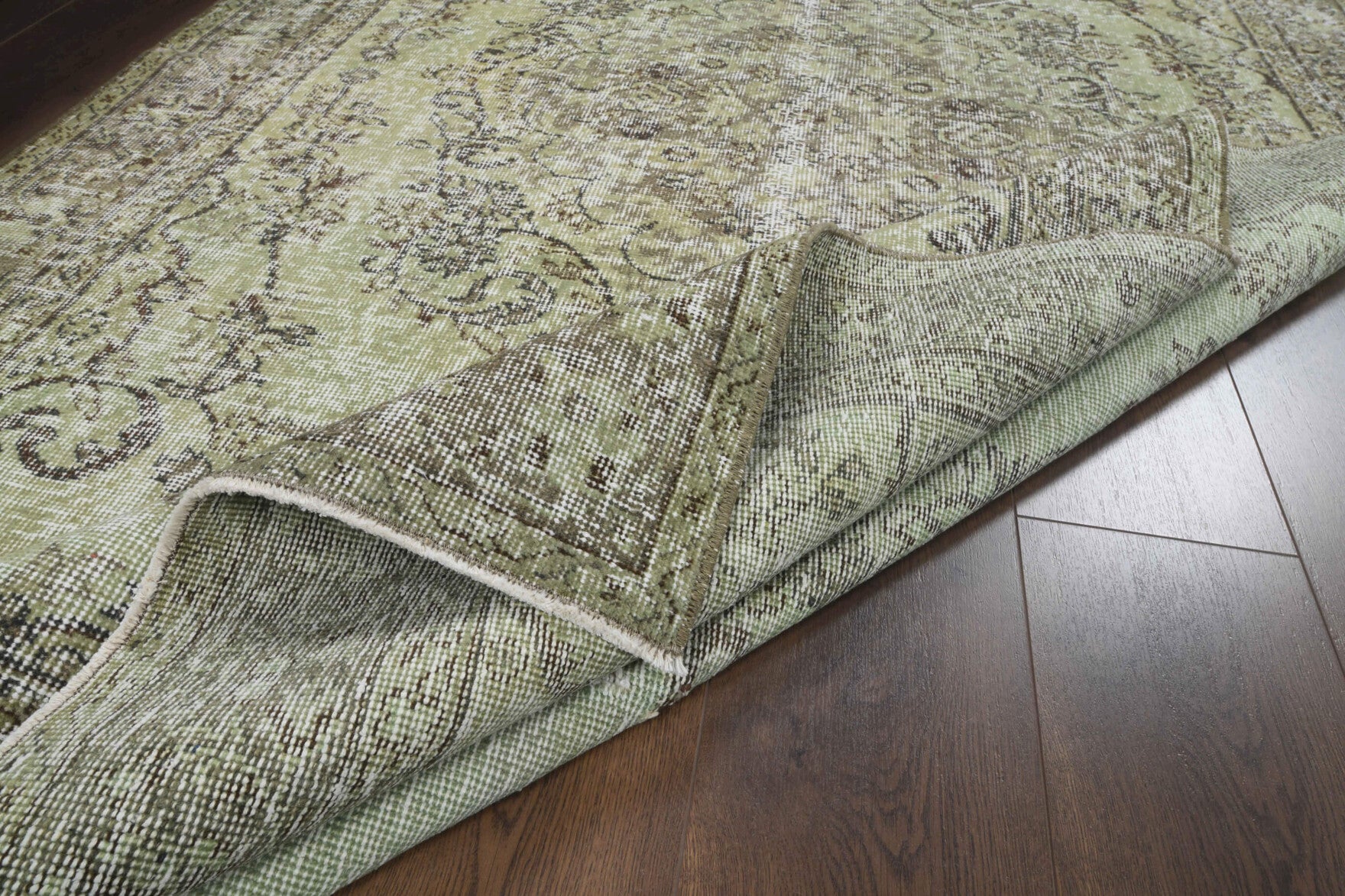 Authentic Anatolian vintage area rug (1970s) with oriental design – one-of-a-kind at Fame Rugs