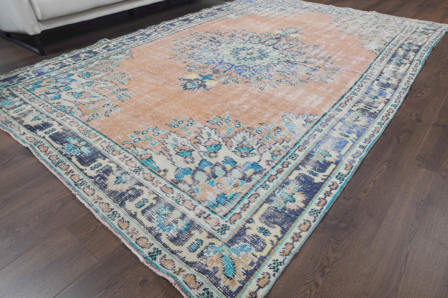 Kalliphora rug: 1970s handmade Anatolian rug with oriental motifs and cotton backing