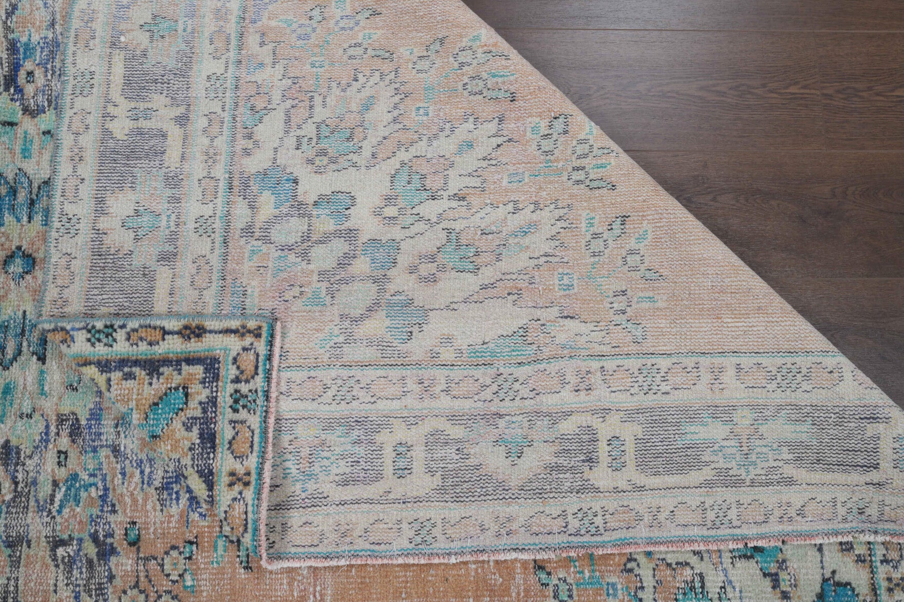Authentic Anatolian vintage area rug (1970s) with oriental design – one-of-a-kind at Fame Rugs