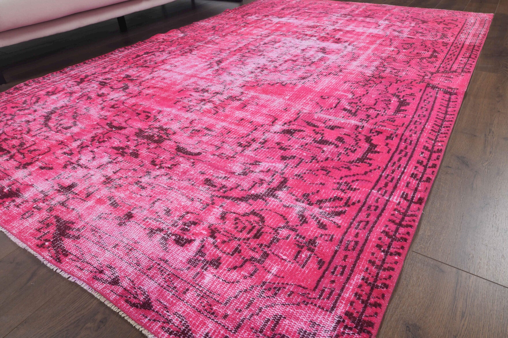 Handmade wool rug from Anatolia, Turkey – Vintage Area Rug 5'8" x 9'1"
