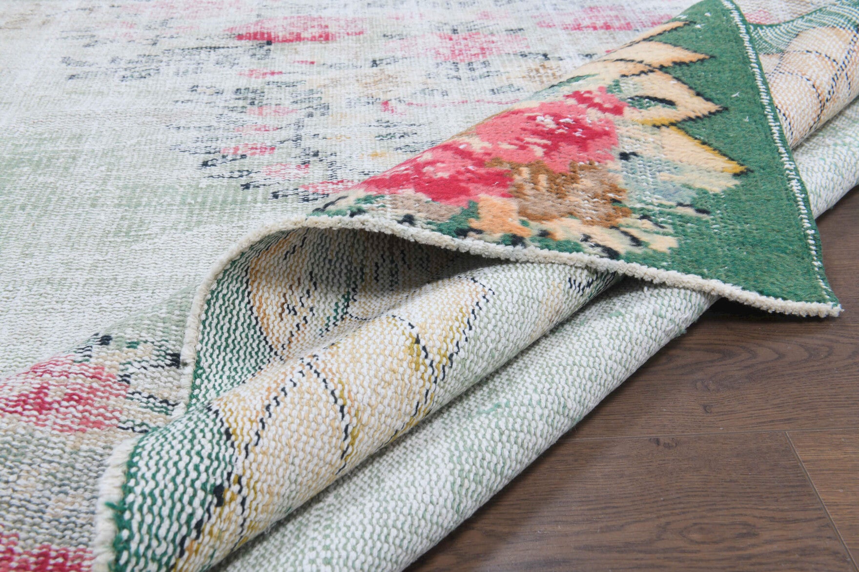 Irimelpe – vintage oriental rug for living room or bedroom, 5'11" x 8'10" (180x270 cm)
