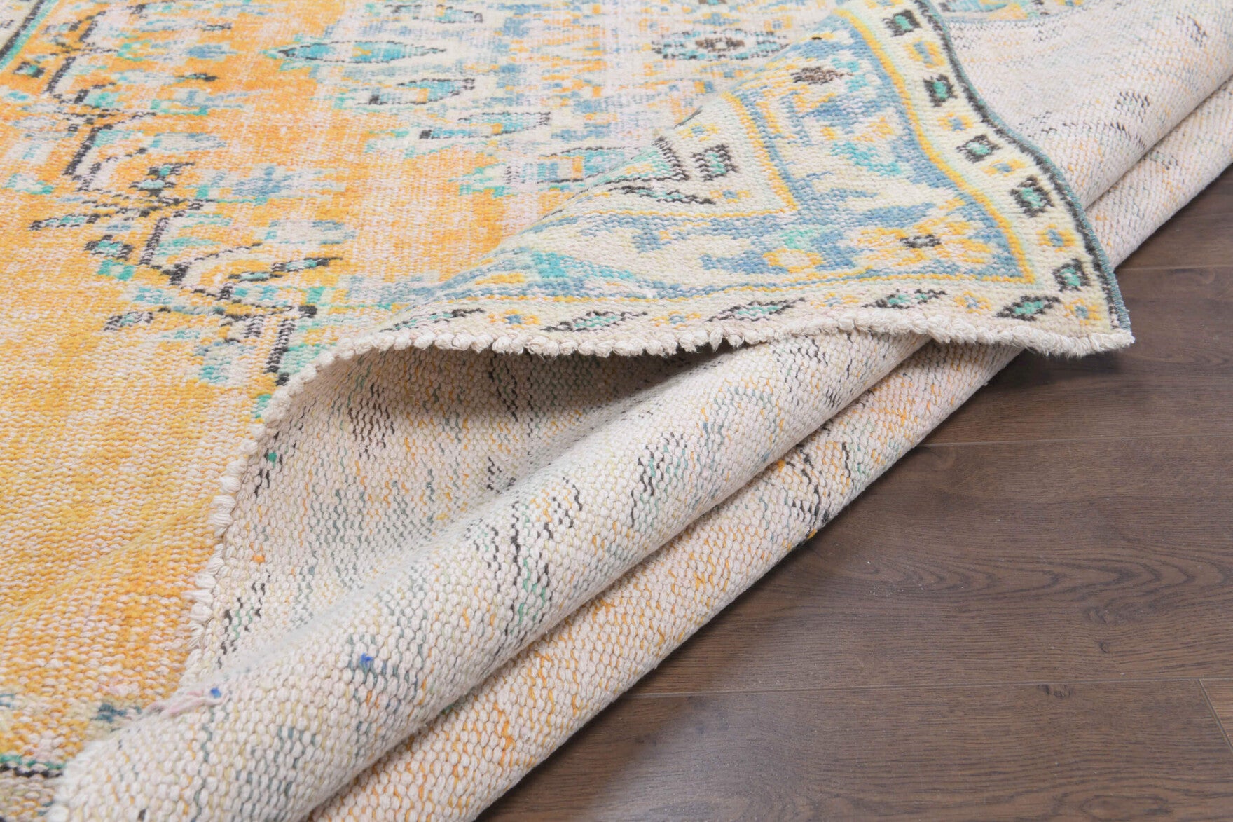 Authentic Anatolian vintage area rug (1970s) with oriental design – one-of-a-kind at Fame Rugs