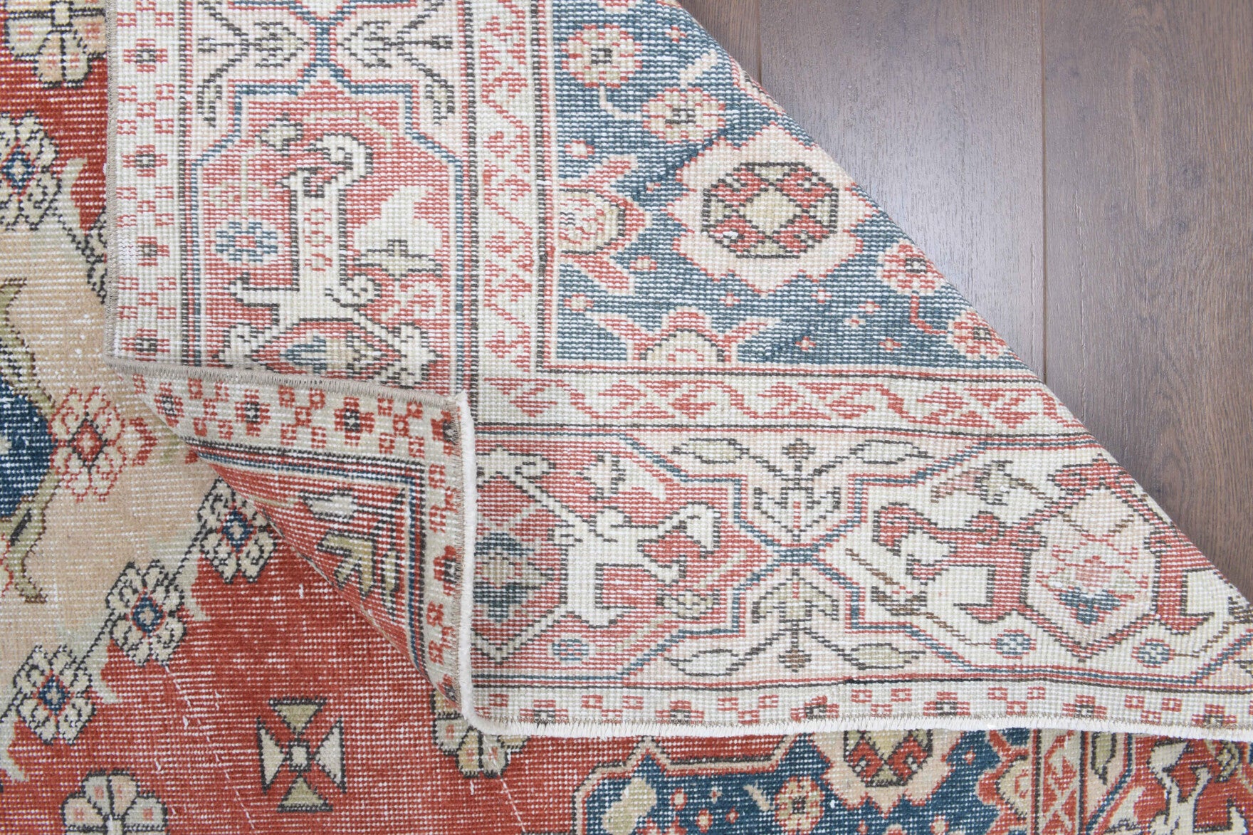 124x214 cm vintage Anatolian area rug – Iliophyllis, low pile, wool