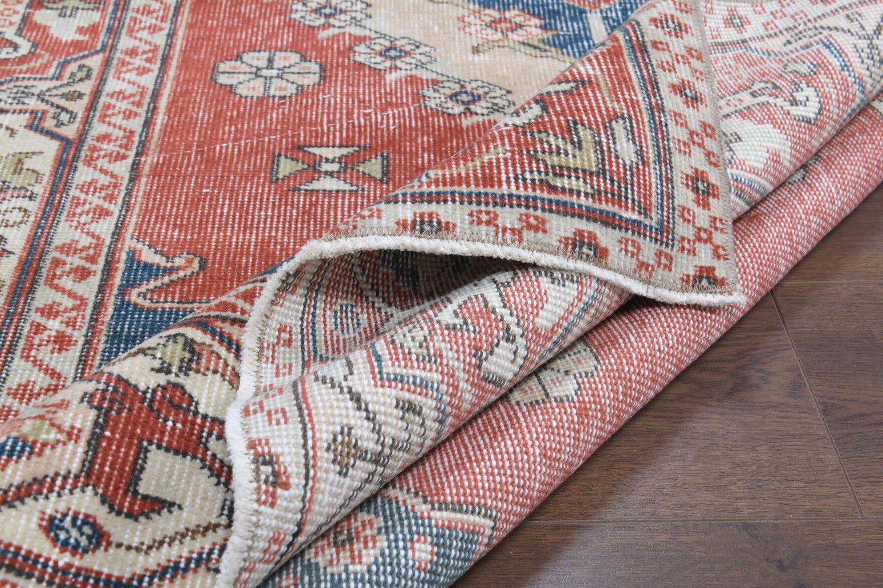 Authentic Anatolian vintage area rug (1970s) with oriental design – one-of-a-kind at Fame Rugs