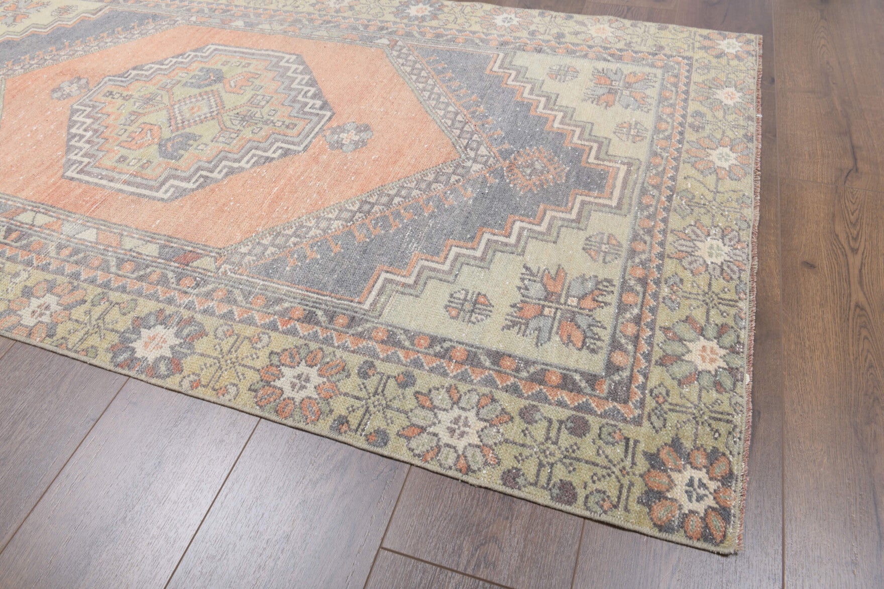 104x193 cm vintage Anatolian area rug – Cybele, low pile, wool