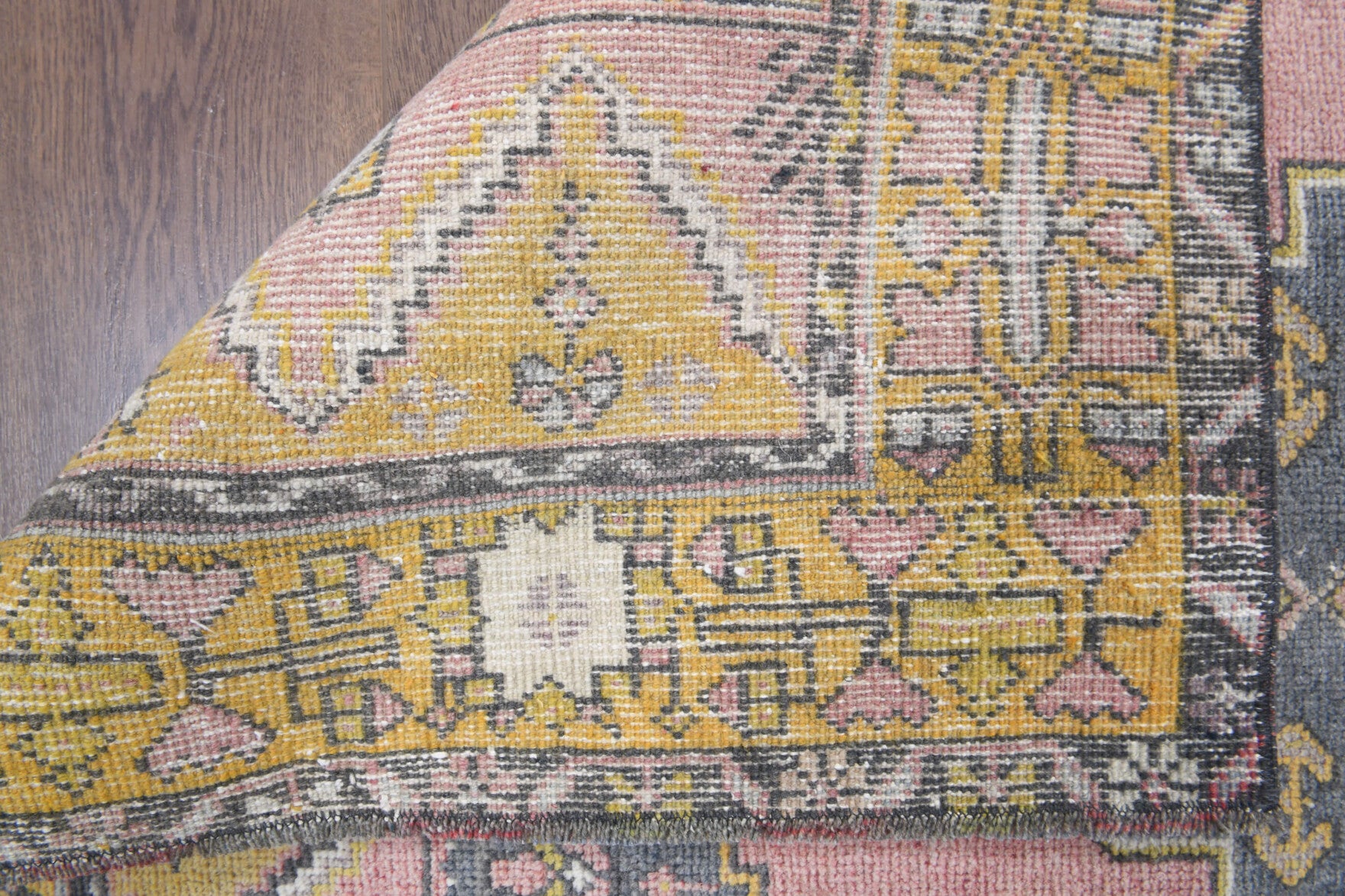 Authentic Anatolian vintage area rug (1970s) with oriental design – one-of-a-kind at Fame Rugs