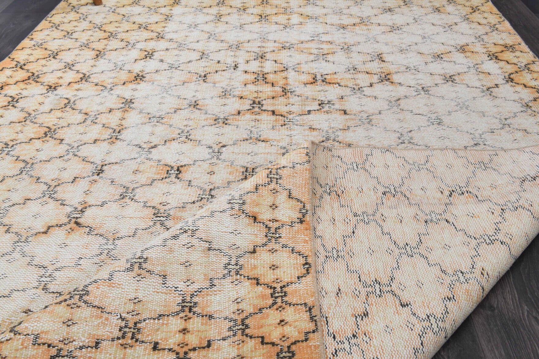 Hand-crafted Anatolian vintage rug Husndeniz in wool, 1970s