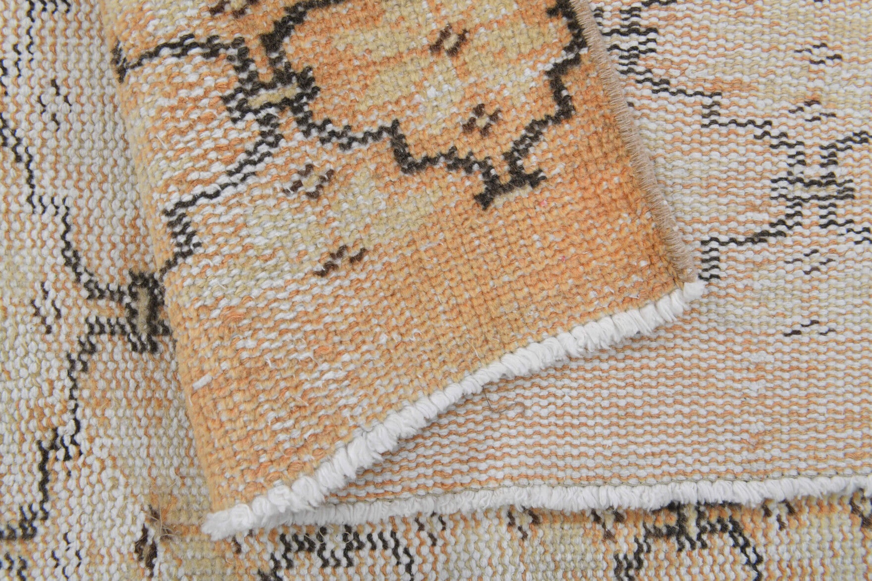 Vintage Area Rug in wool – 1970s piece from Anatolia, Turkey | Fame Rugs