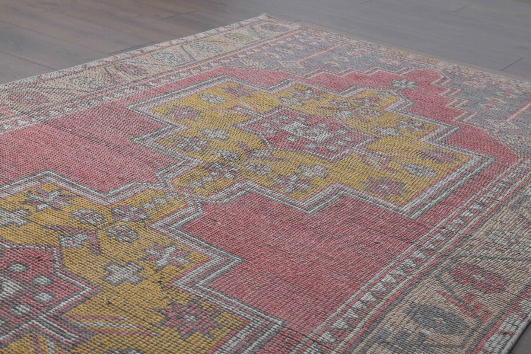 Nevnisin – vintage oriental rug for living room or bedroom, 4'2" x 8'8" (128x265 cm)