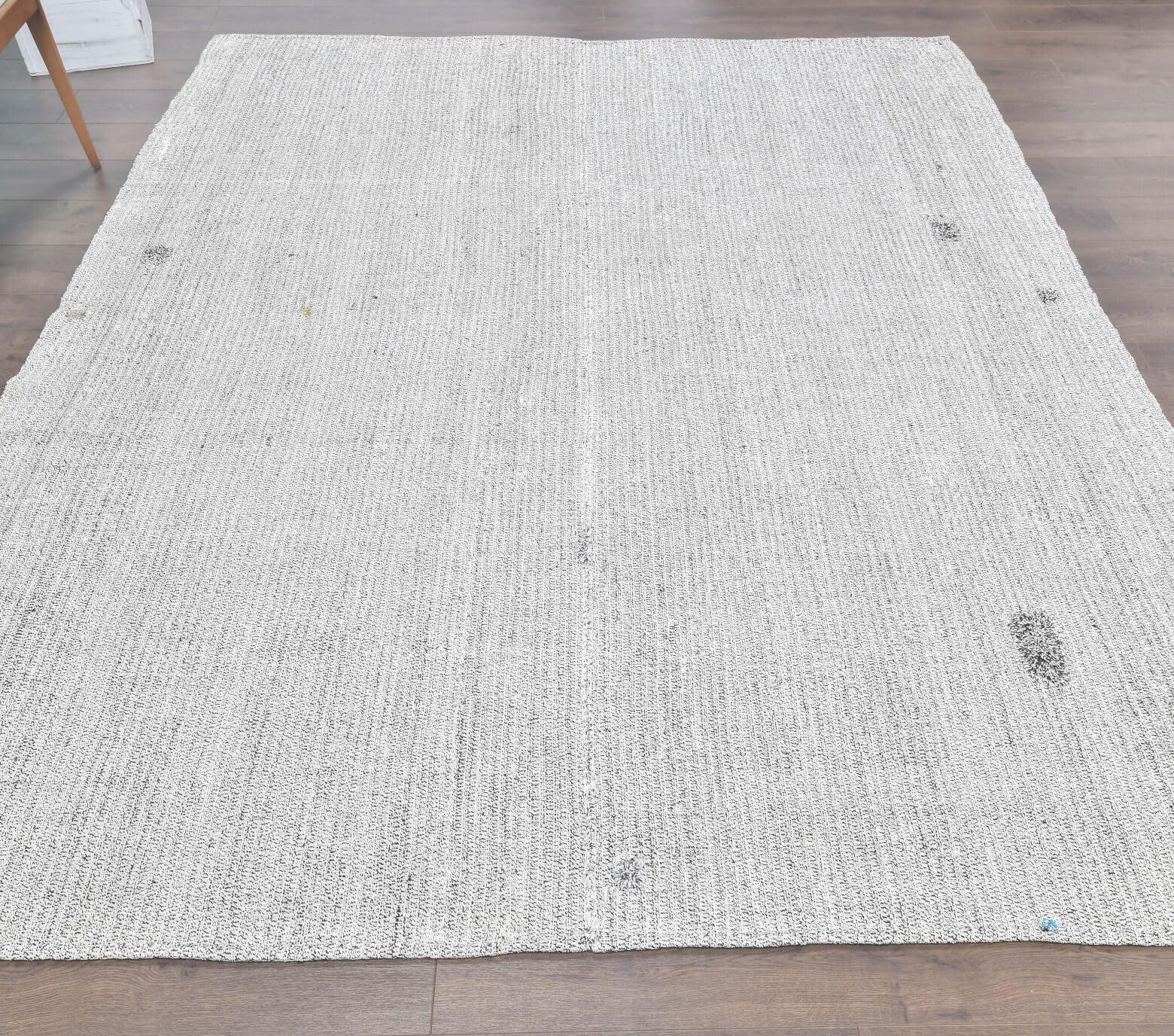 Eirenephone – vintage solid kilim for living room or bedroom, 7'5" x 8'11" (225x271 cm)