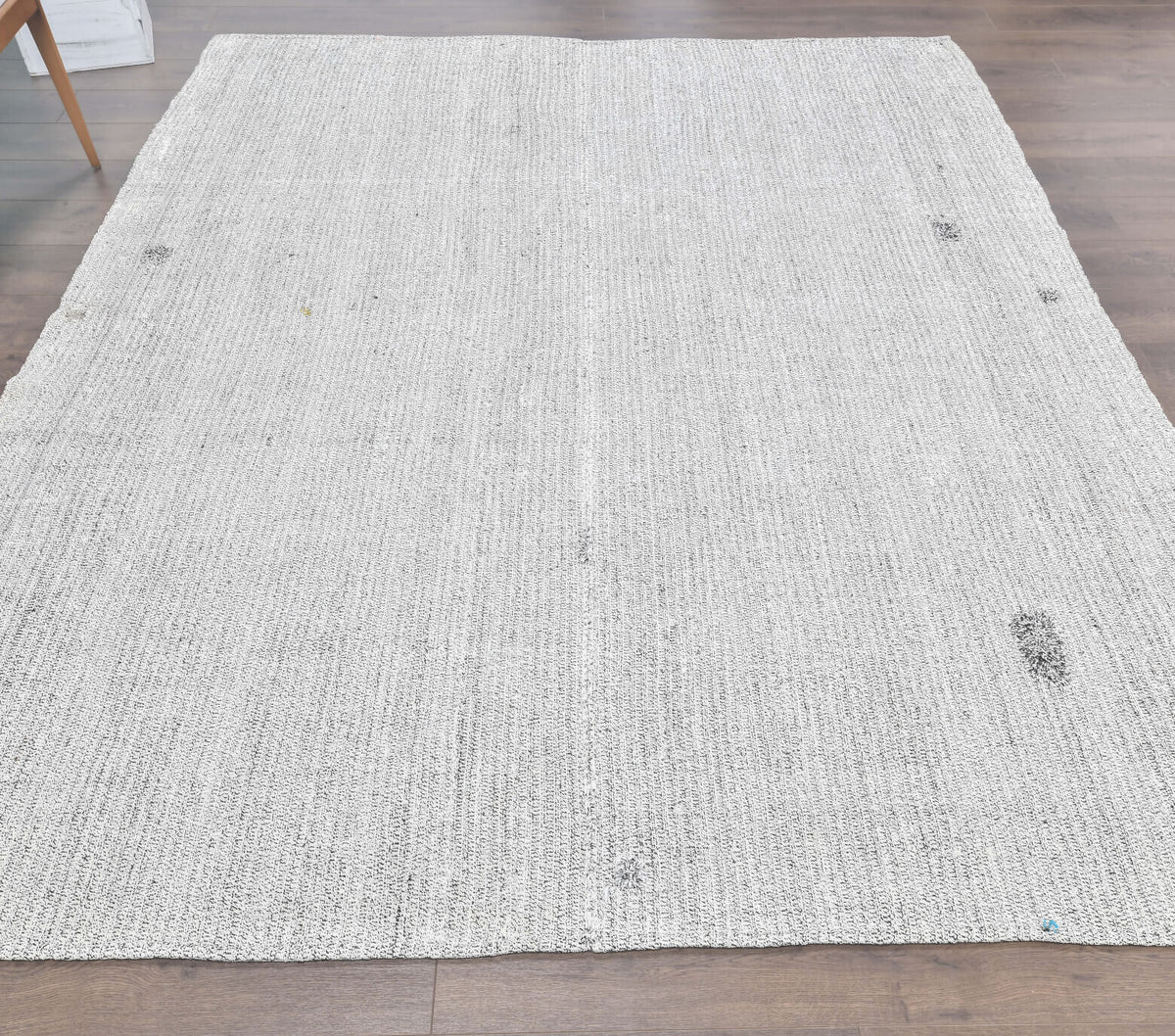 Eirenephone – vintage solid kilim for living room or bedroom, 7'5" x 8'11" (225x271 cm)