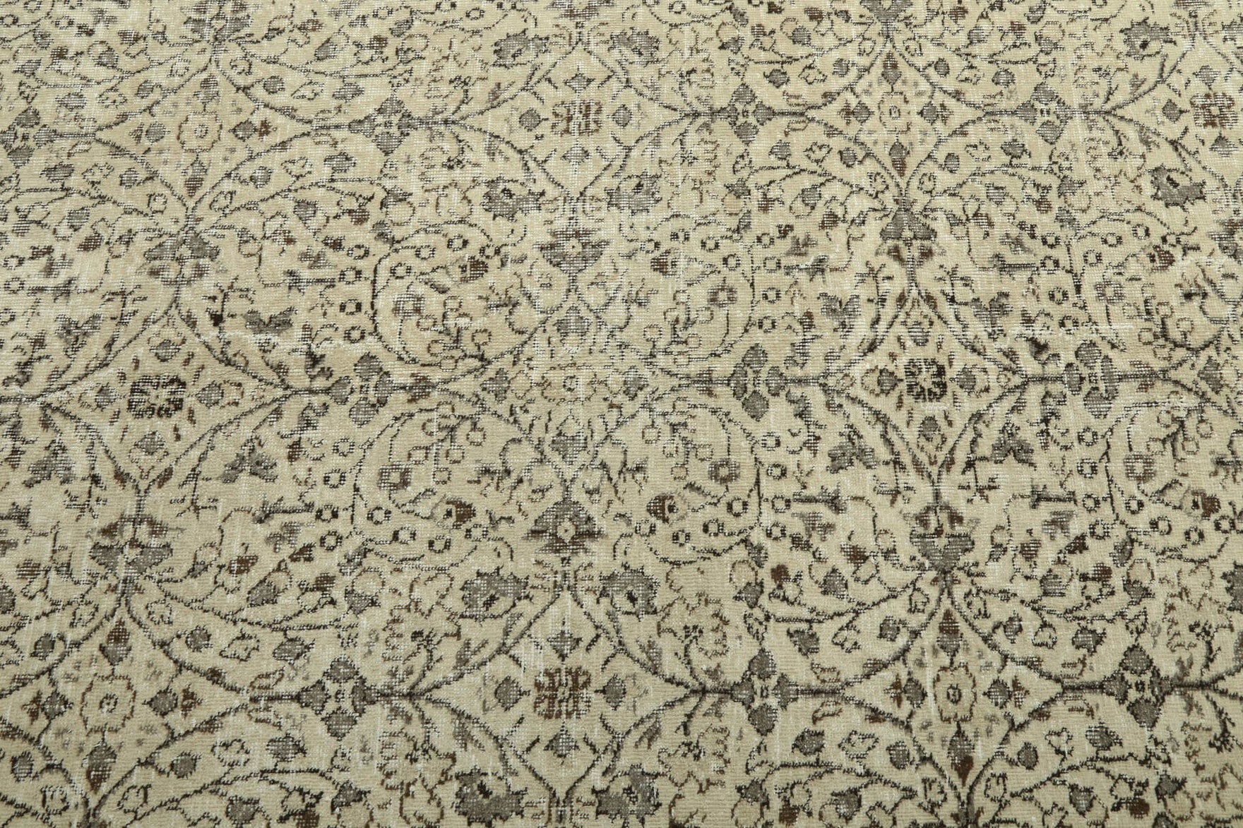 Berrakruh rug: 1970s handmade Anatolian rug with floral motifs and cotton backing