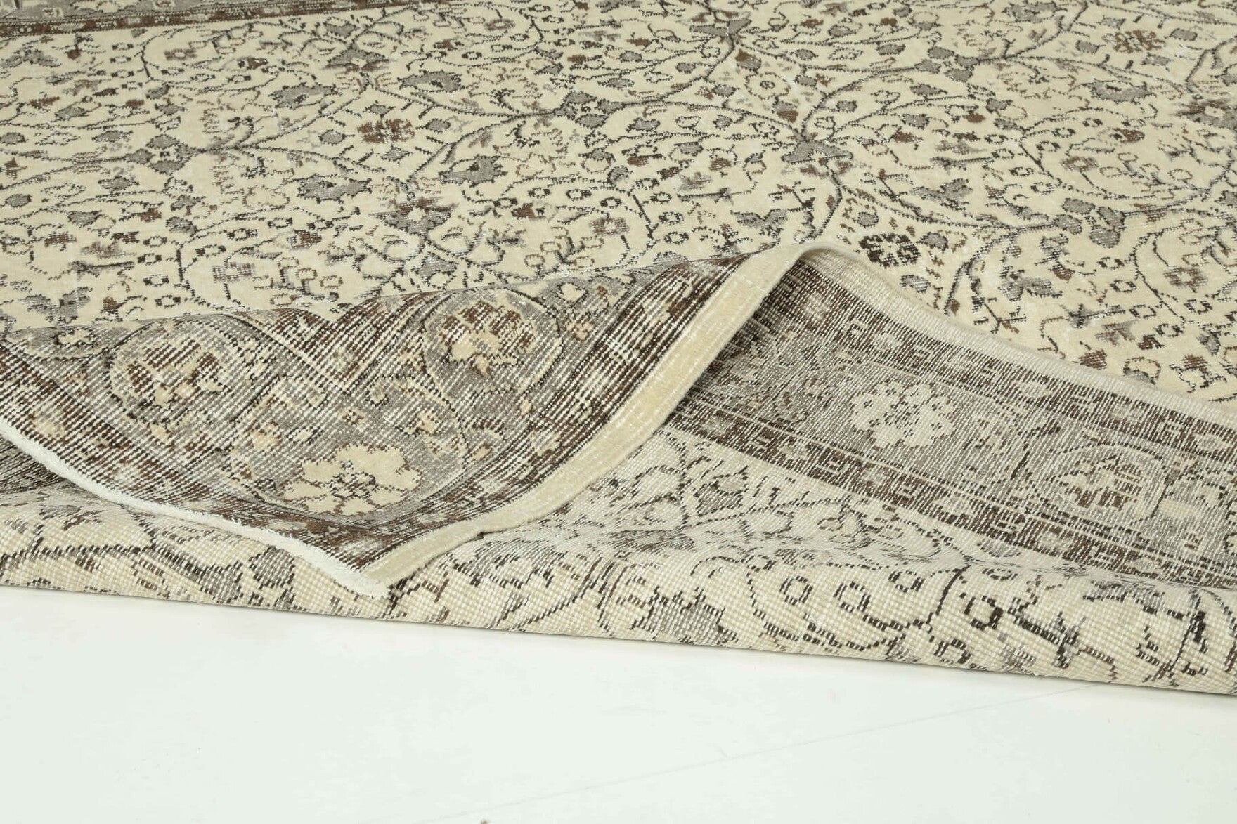 Authentic Anatolian vintage area rug (1970s) with floral design – one-of-a-kind at Fame Rugs