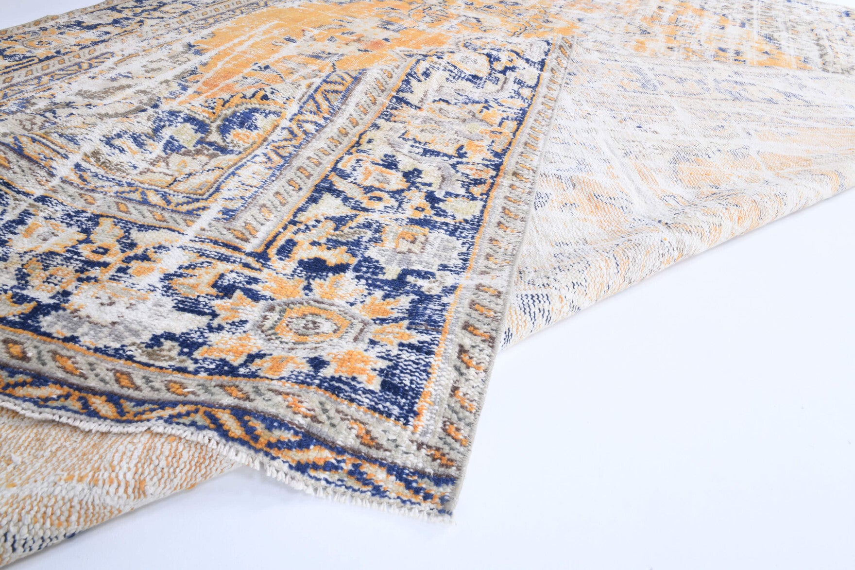 Zumrutnur – vintage oriental rug for living room or bedroom, 8' x 11'8" (243x356 cm)