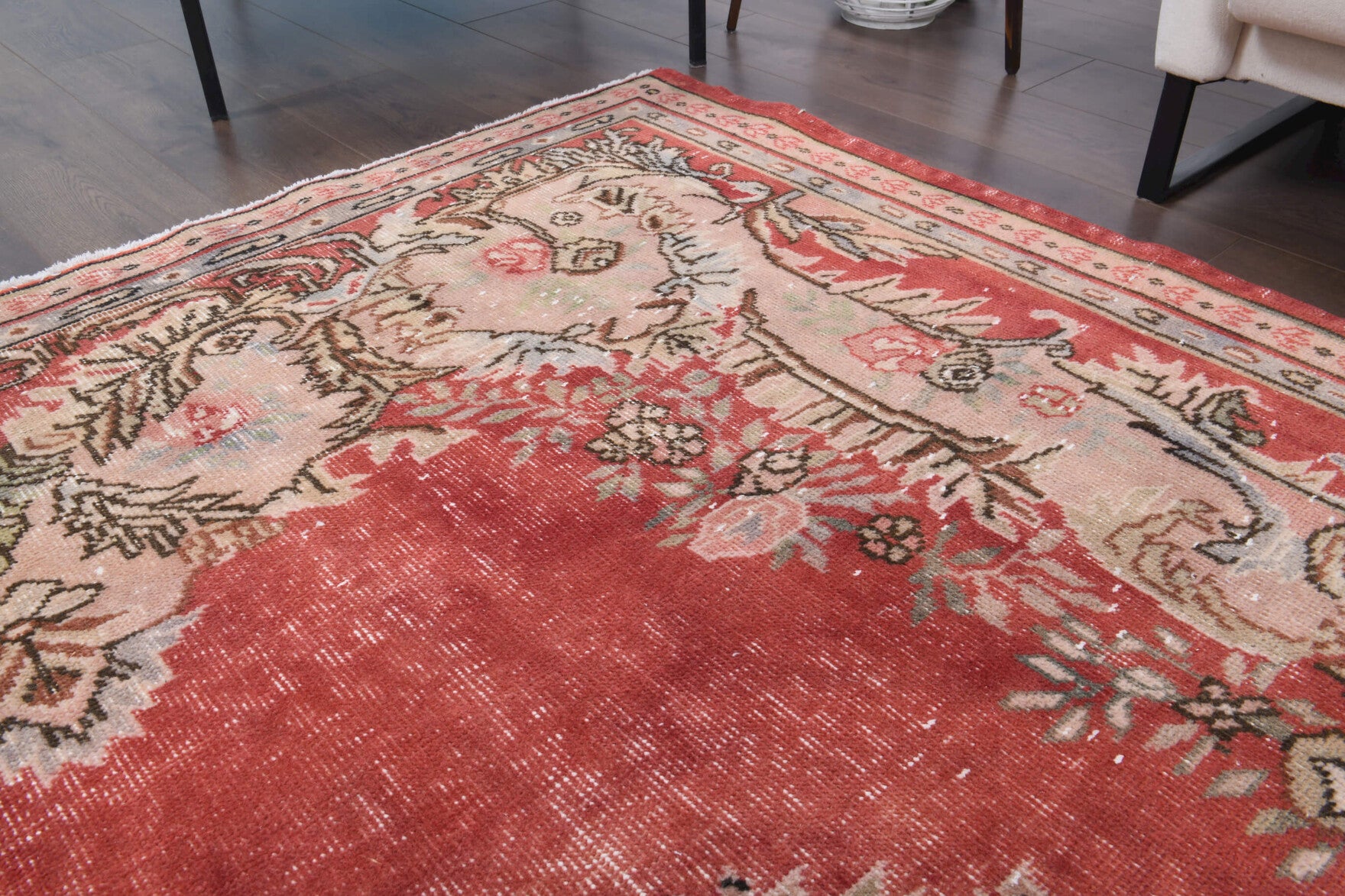 Sedeftac rug: 1970s handmade Persian rug with oriental motifs and cotton backing