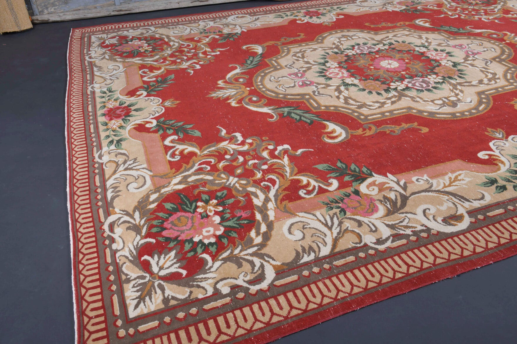 Nepherhoe rug: 1970s handmade Anatolian rug with oriental motifs and cotton backing