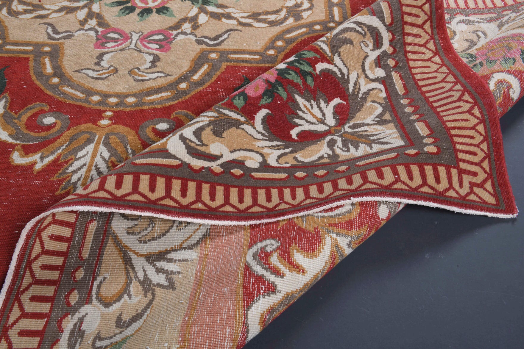 Hand-crafted Anatolian vintage rug Nepherhoe in wool, 1970s