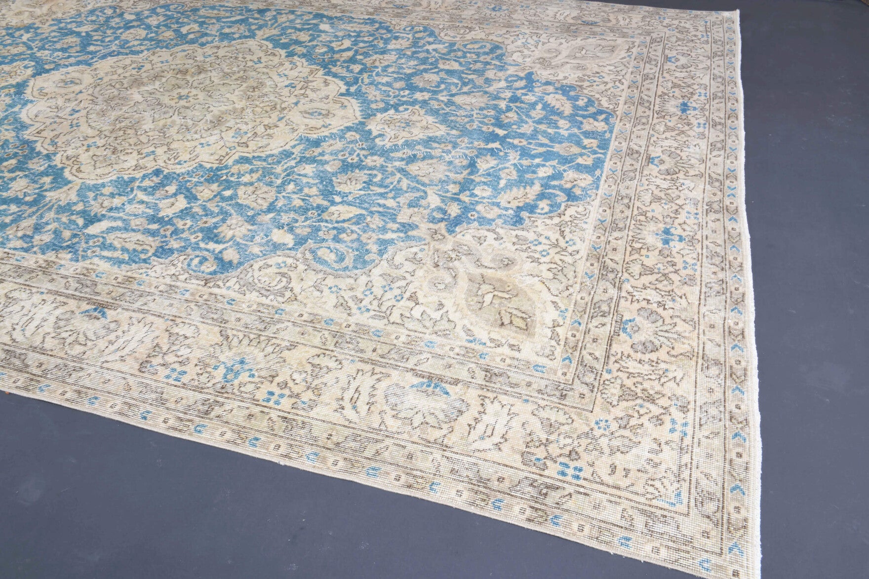 Nehirsever rug: 1970s handmade Persian rug with oriental motifs and cotton backing
