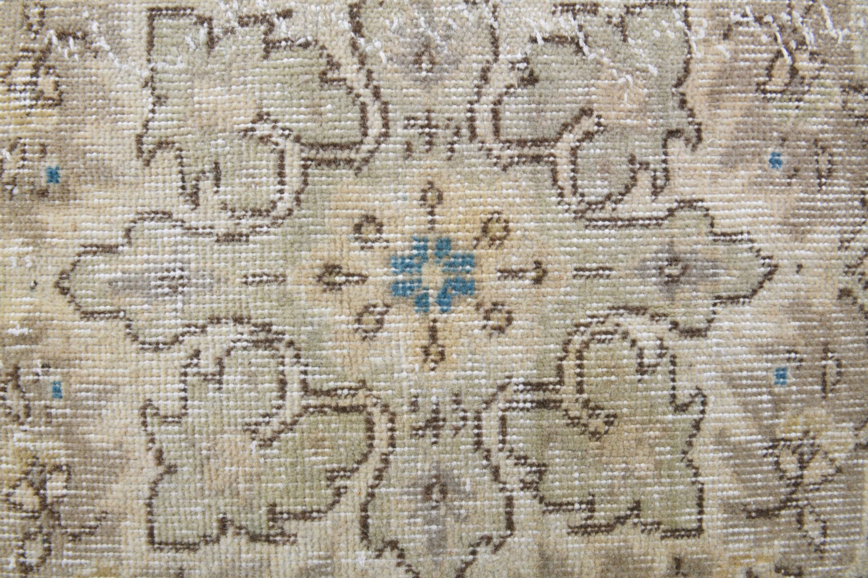 Authentic Persian vintage area rug (1970s) with oriental design – one-of-a-kind at Fame Rugs