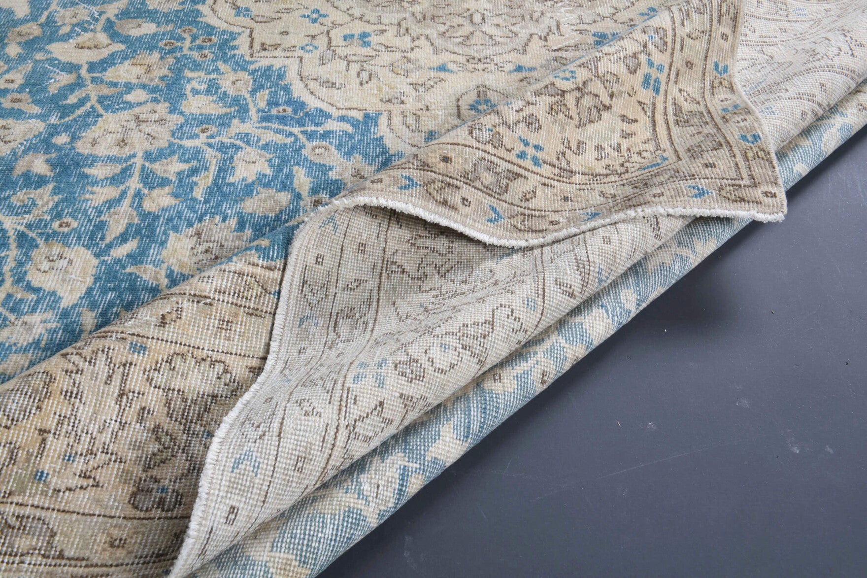 Handmade wool rug from the Persian region – Persian Vintage Large Area Rug 8'6" x 11'11"