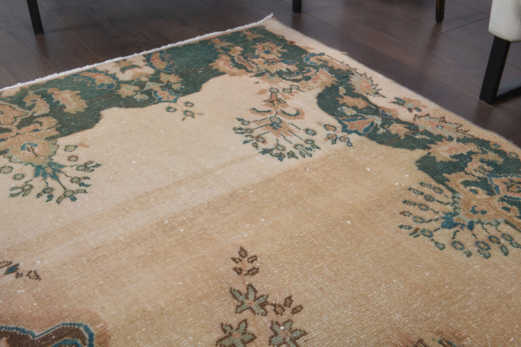 Anatolian Vintage Area Rug in wool – 1970s piece from Anatolia, Turkey | Fame Rugs