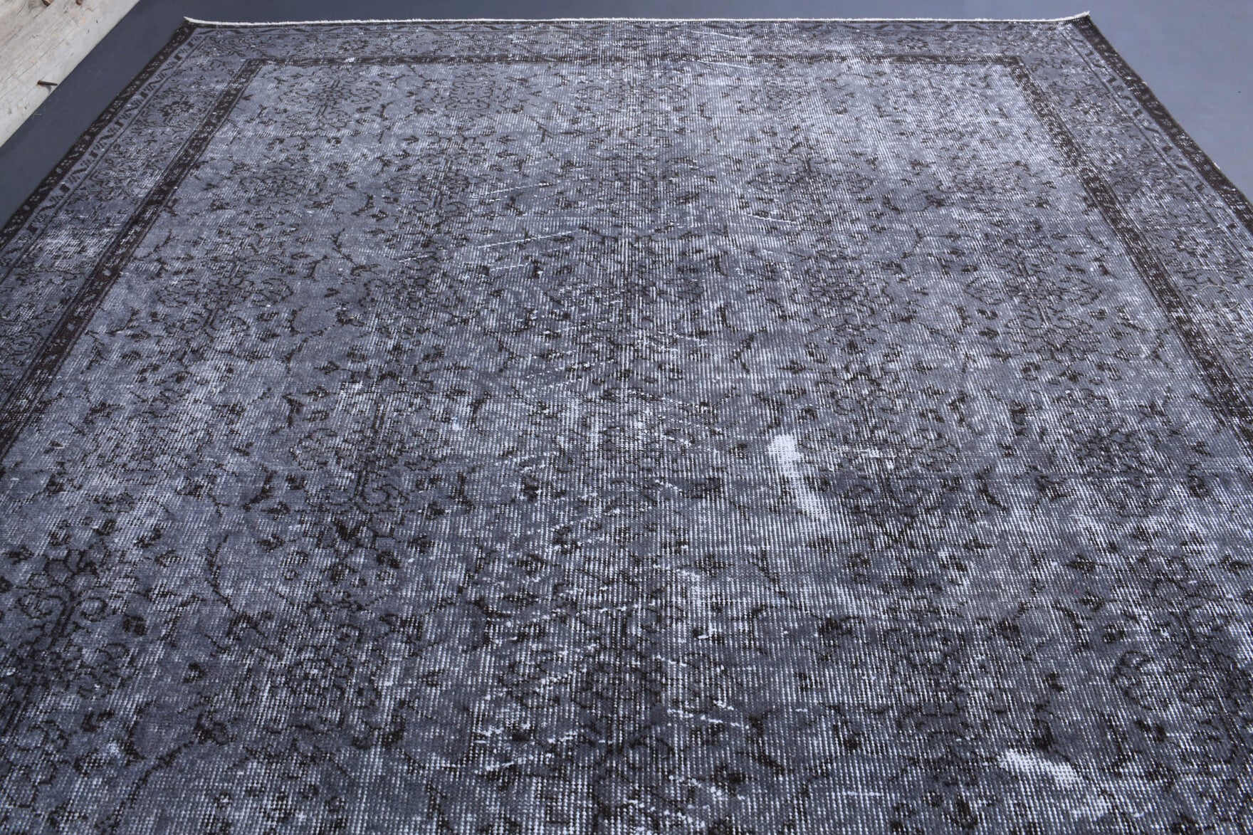 Banunur rug: 1970s handmade Anatolian rug with solid motifs and cotton backing