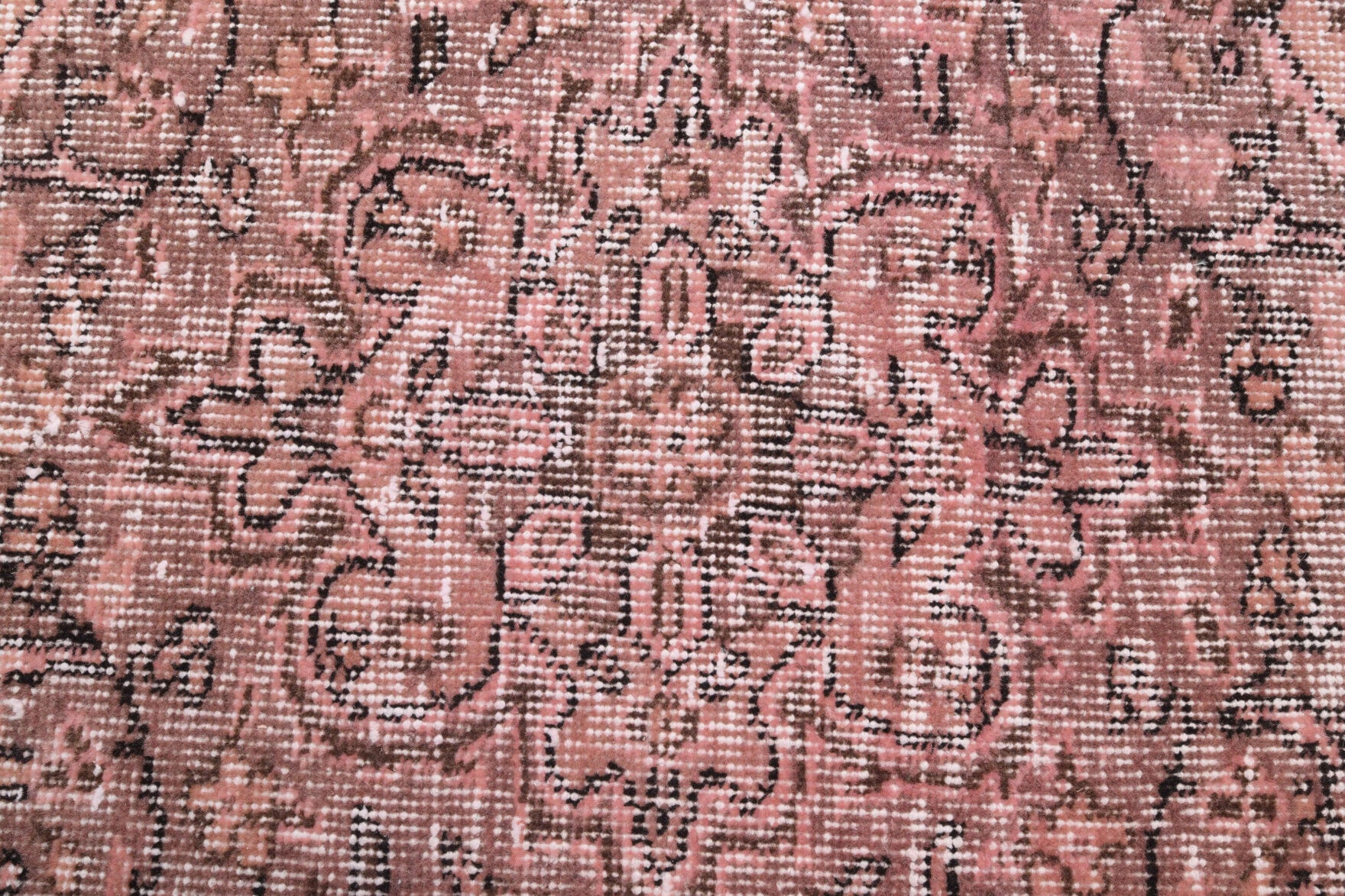 Astraphile rug: 1970s handmade Persian rug with oriental motifs and cotton backing