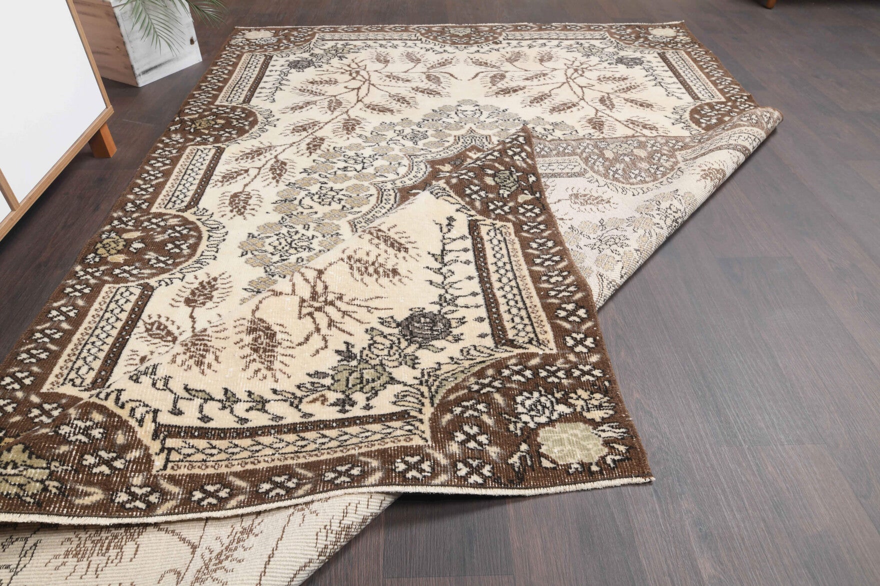 Authentic Anatolian vintage area rug (1970s) with oriental design – one-of-a-kind at Fame Rugs
