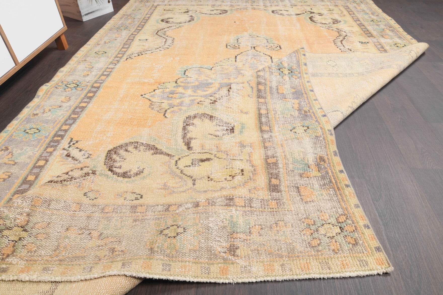 Authentic Anatolian vintage area rug (1960s) with oriental design – one-of-a-kind at Fame Rugs