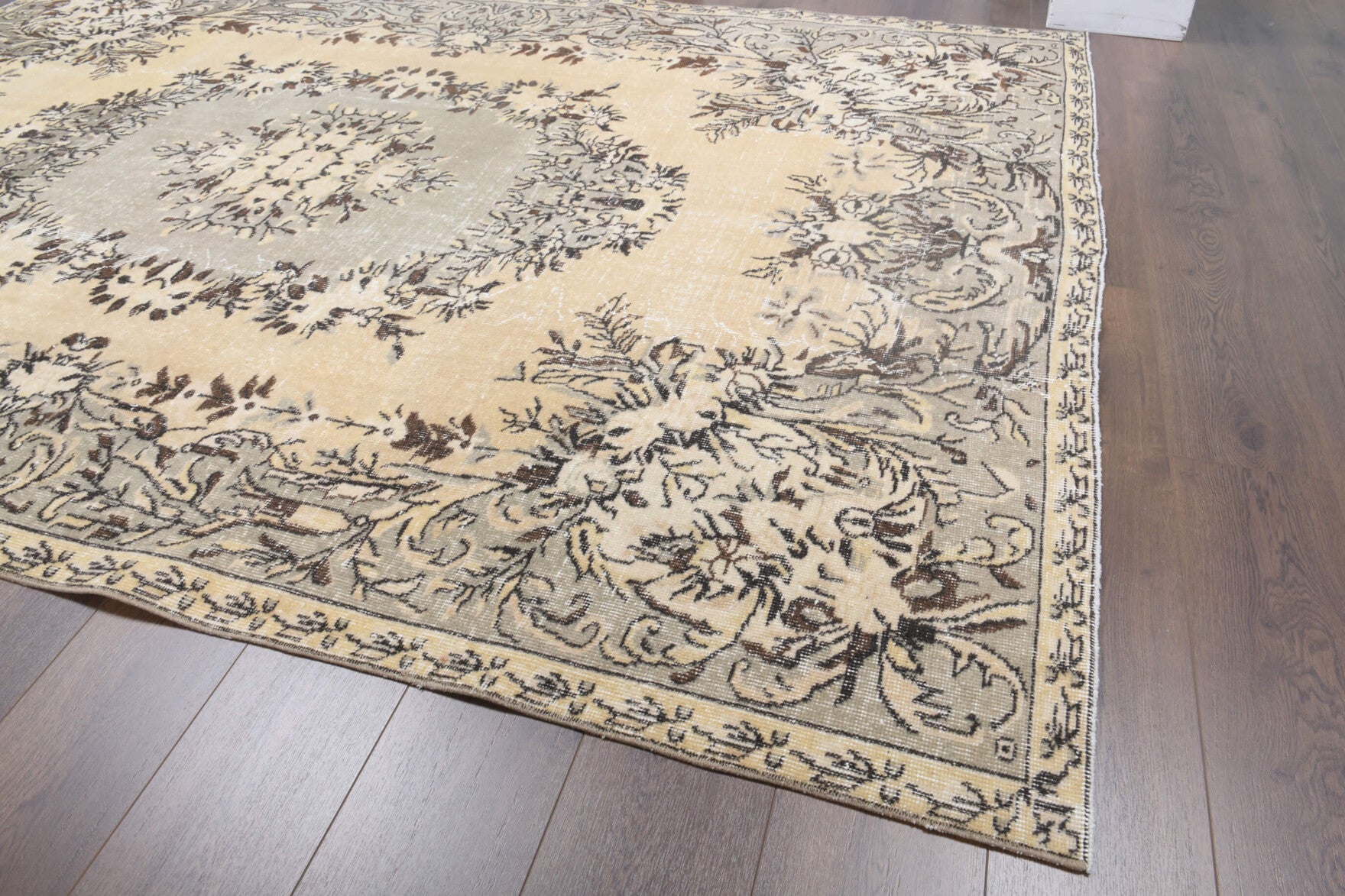 Anaxibia rug: 1970s handmade Anatolian rug with oriental motifs and cotton backing