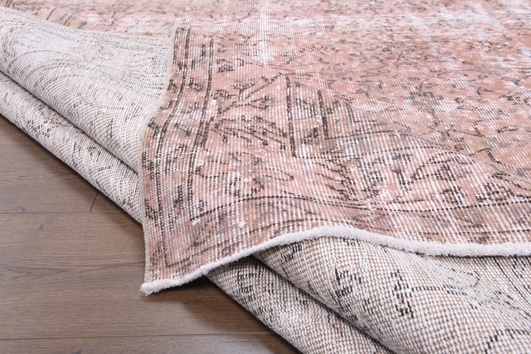 Authentic Anatolian vintage area rug (1970s) with floral design – one-of-a-kind at Fame Rugs