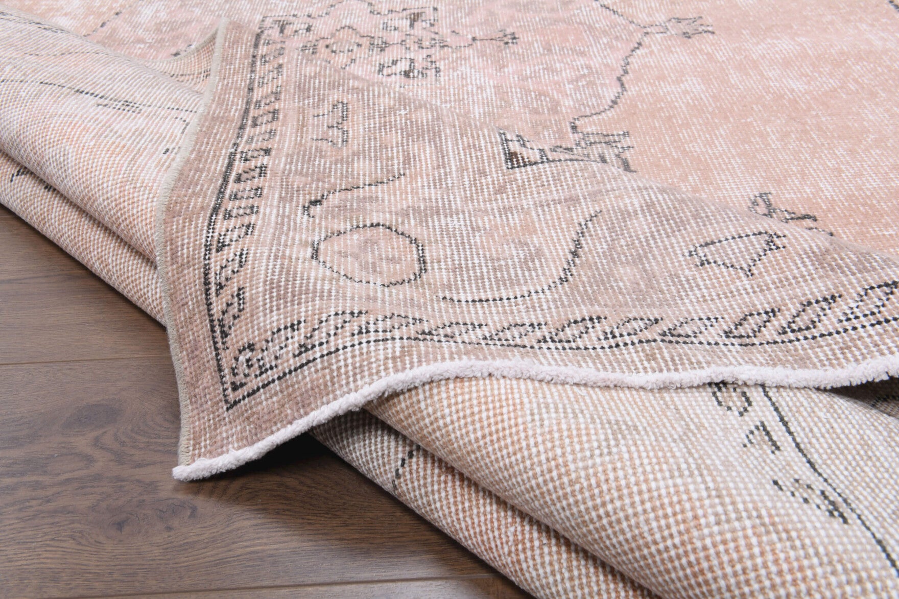 Authentic Anatolian vintage area rug (1970s) with oriental design – one-of-a-kind at Fame Rugs