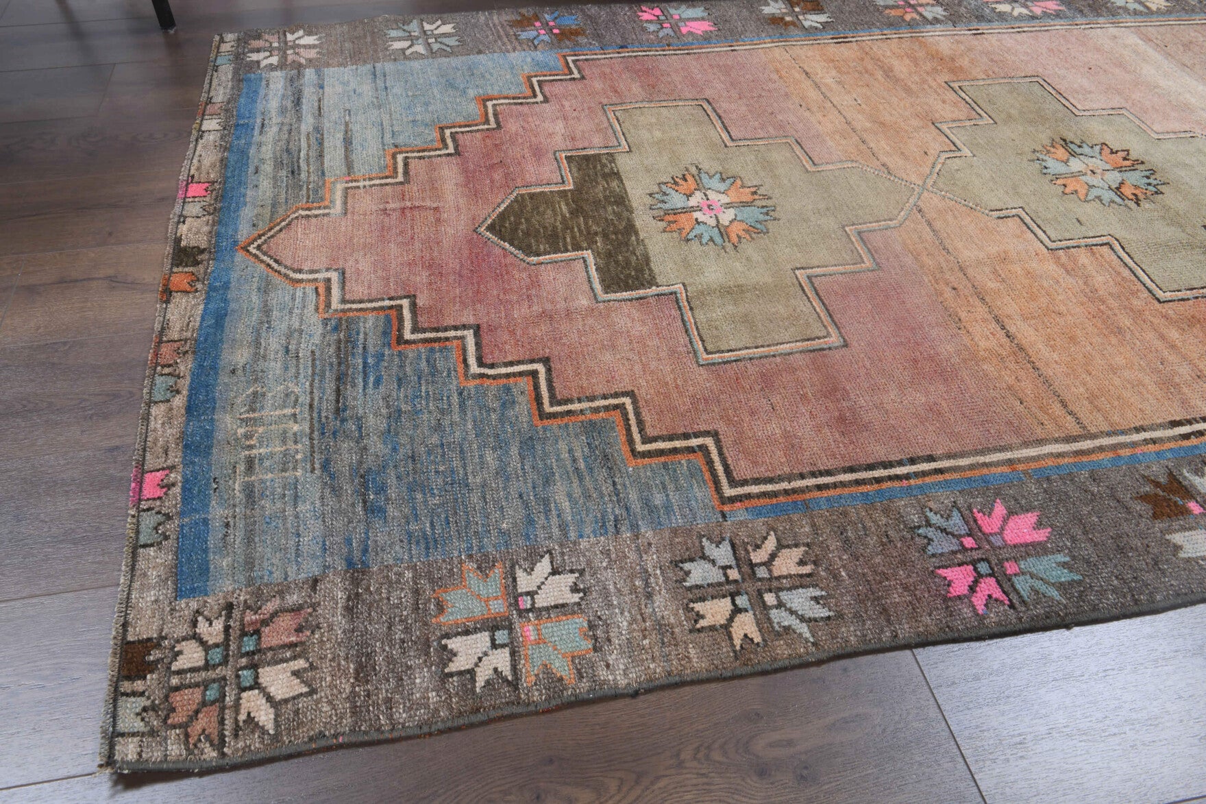 One-of-a-kind 1970s Anatolian vintage area rug in wool, 4'9" x 8'11"