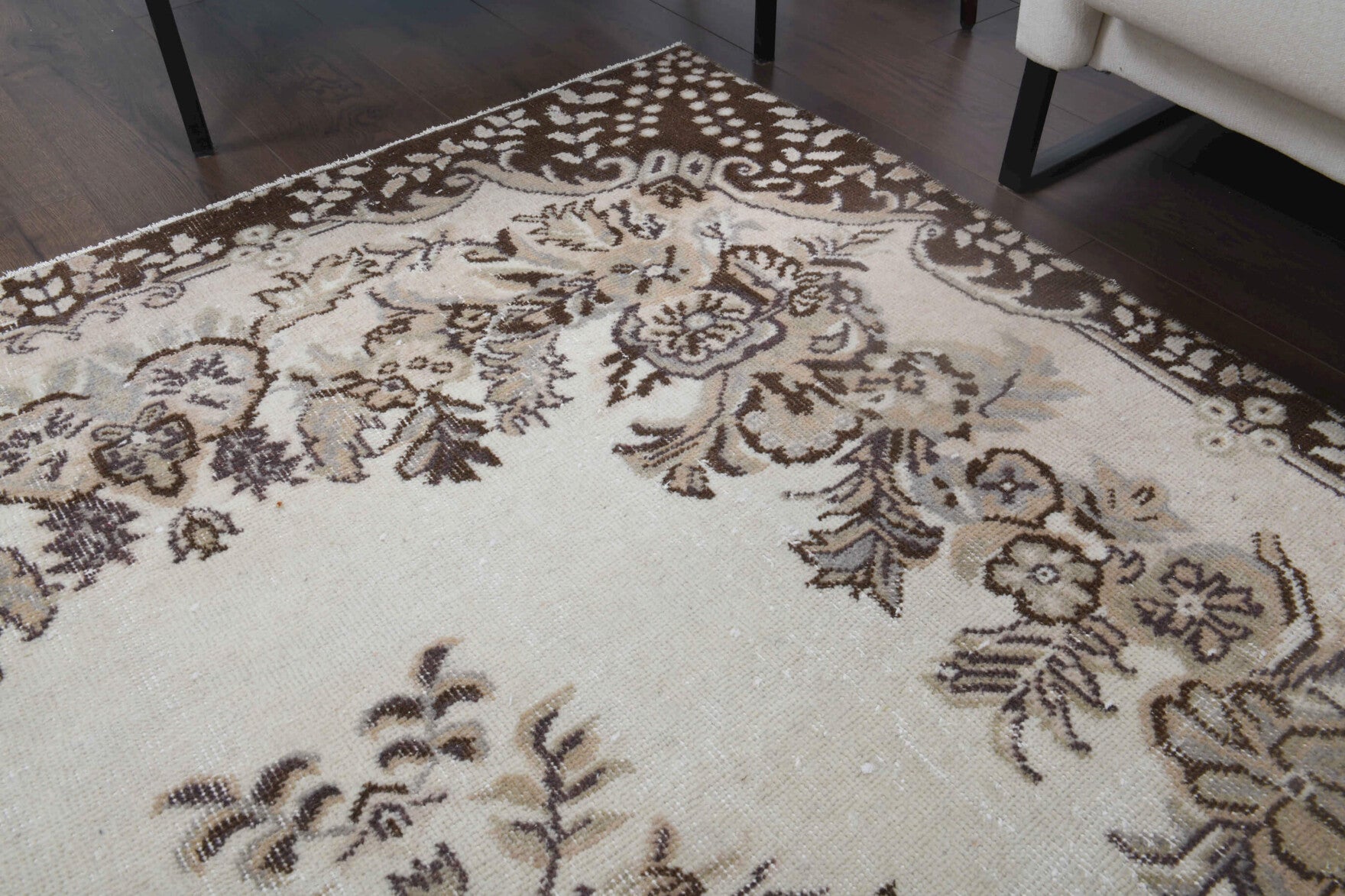 Suleperi rug: 1970s handmade Anatolian rug with oriental motifs and cotton backing