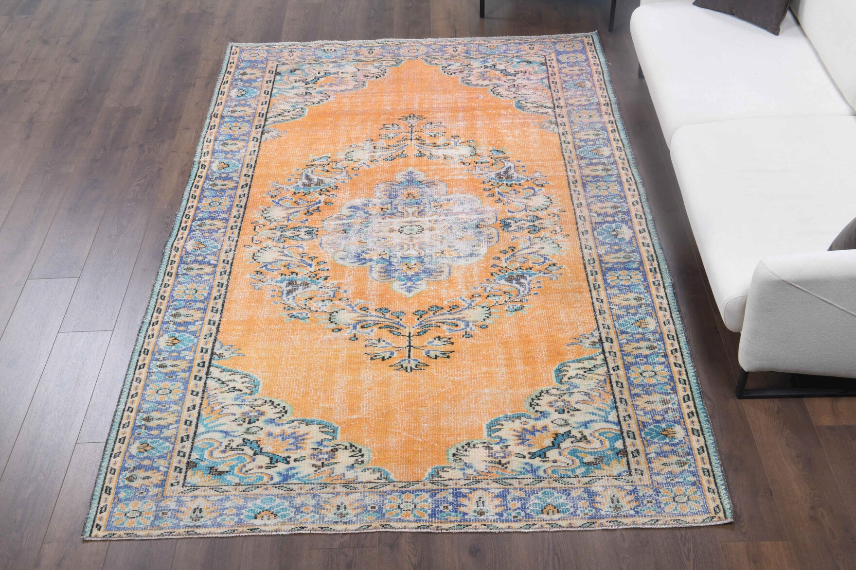 Authentic Anatolian vintage area rug (1970s) with oriental design – one-of-a-kind at Fame Rugs