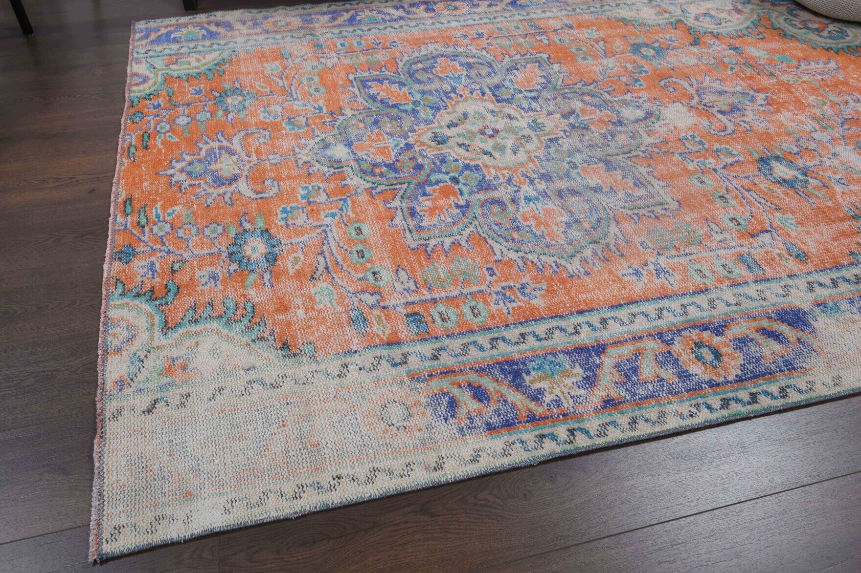 Sosikleia rug: 1970s handmade Anatolian rug with oriental motifs and cotton backing