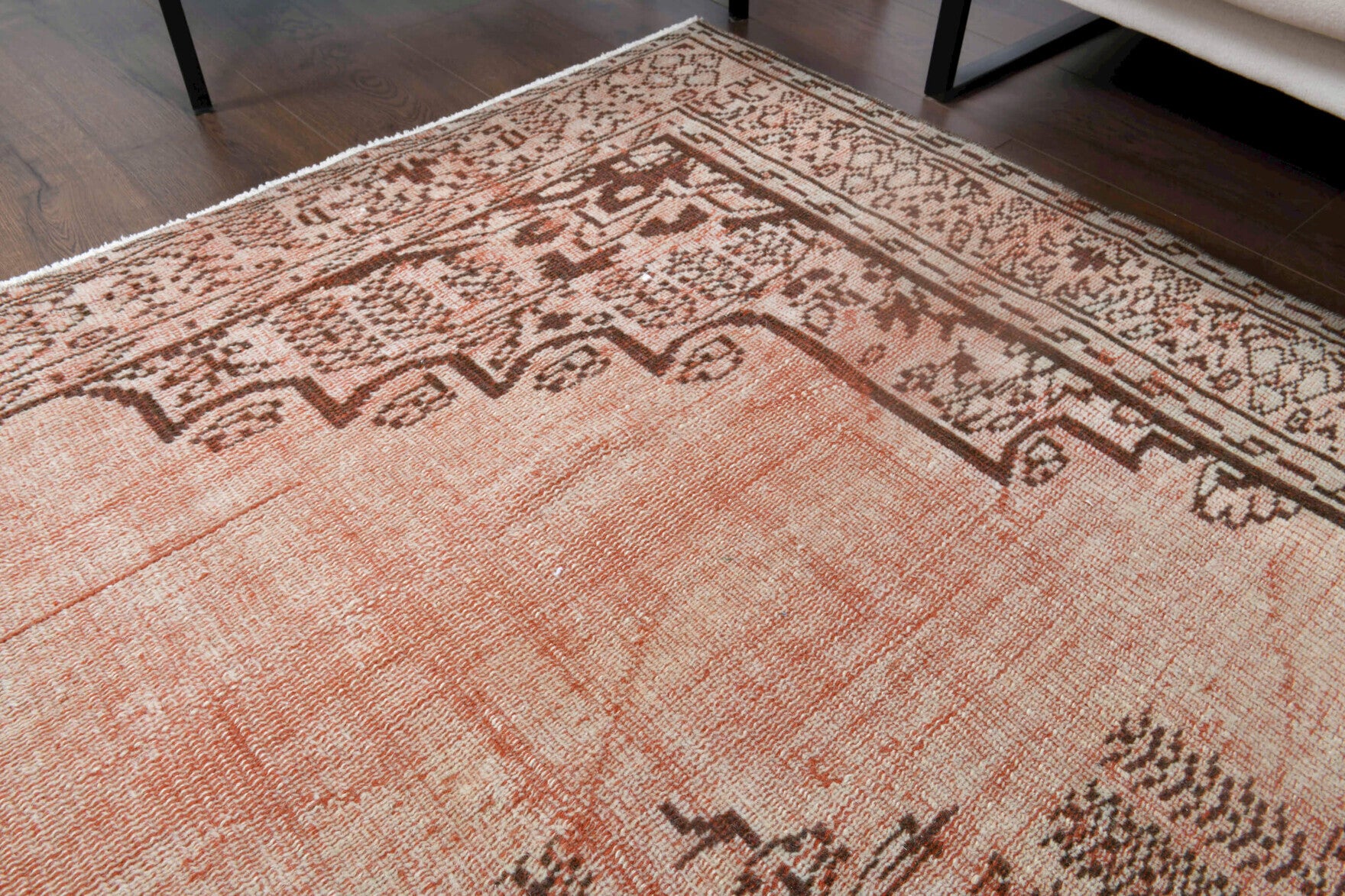 Authentic Persian vintage area rug (1950s) with oriental design – one-of-a-kind at Fame Rugs