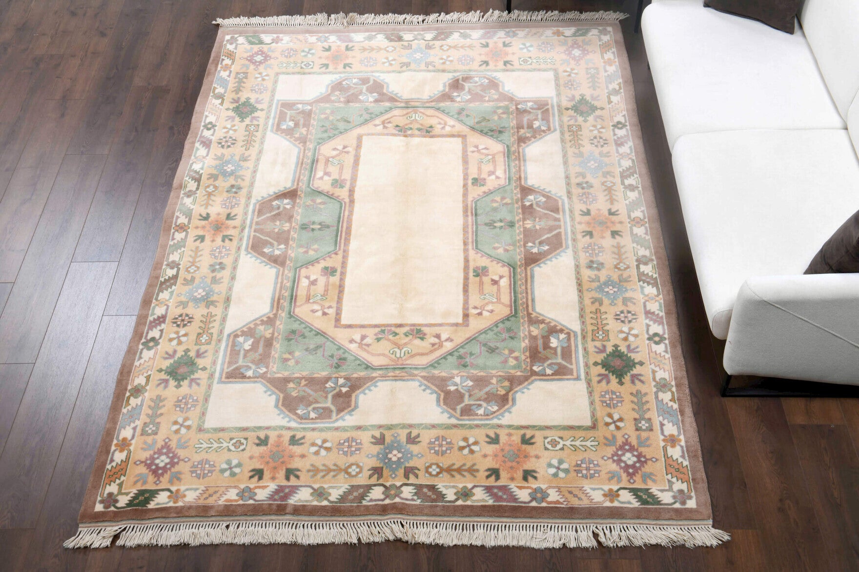 Authentic Turkish vintage area rug (1970s) with oriental design – one-of-a-kind at Fame Rugs