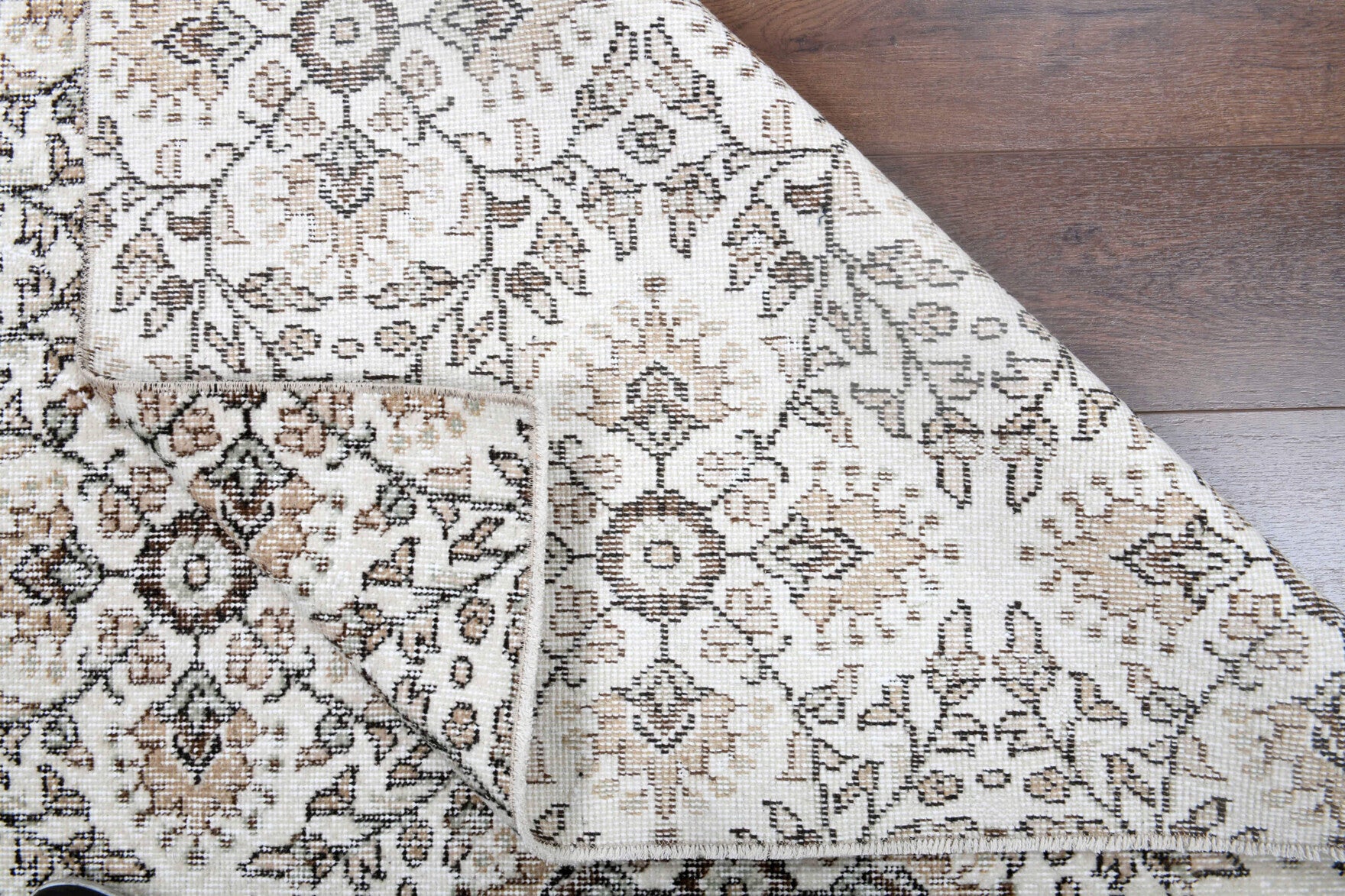 Handmade wool rug from Anatolia, Turkey – Vintage Turkish Area Rug 4'2" x 7'2"
