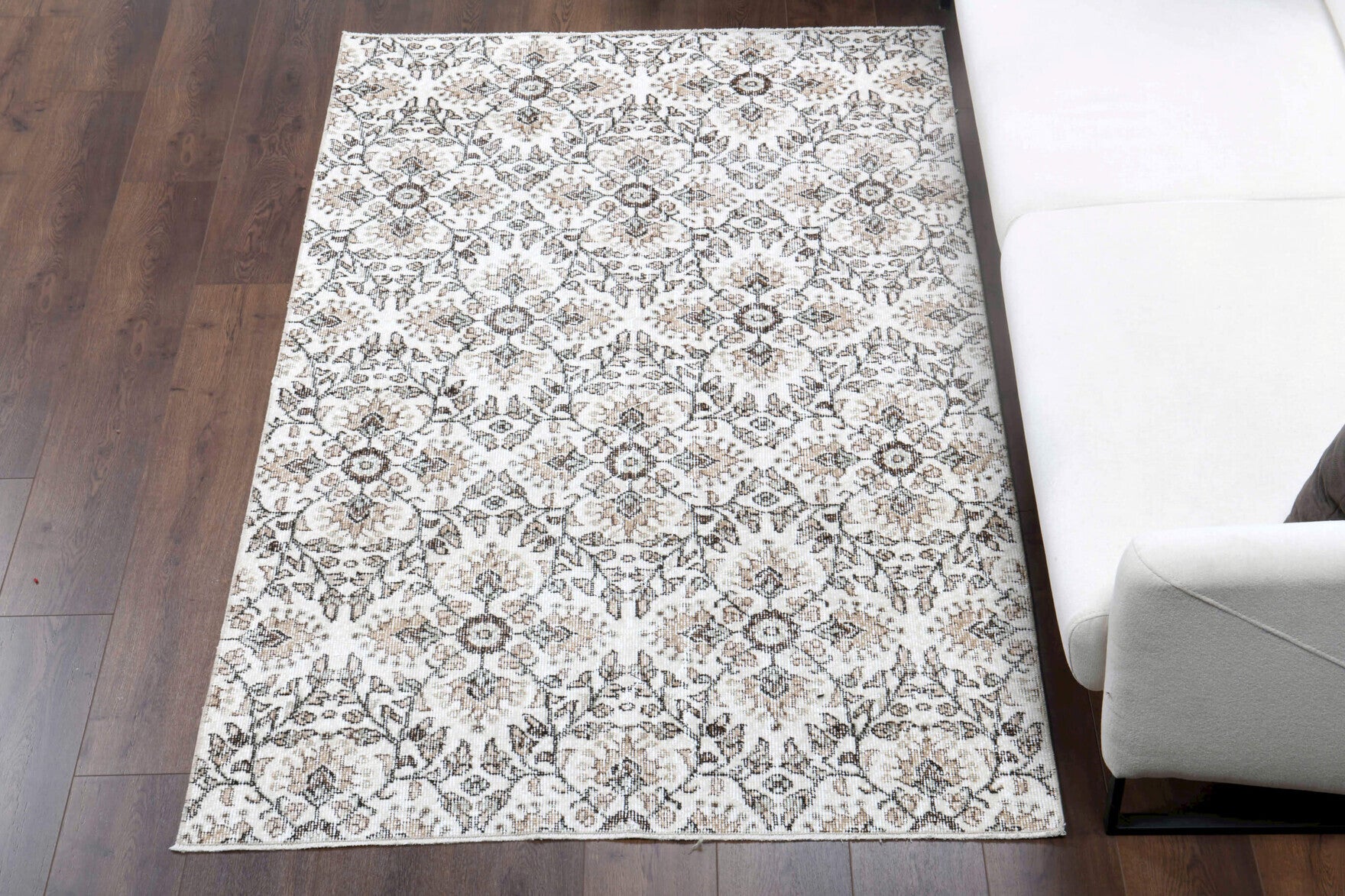 Hand-crafted Anatolian vintage rug Silagul in wool, 1970s
