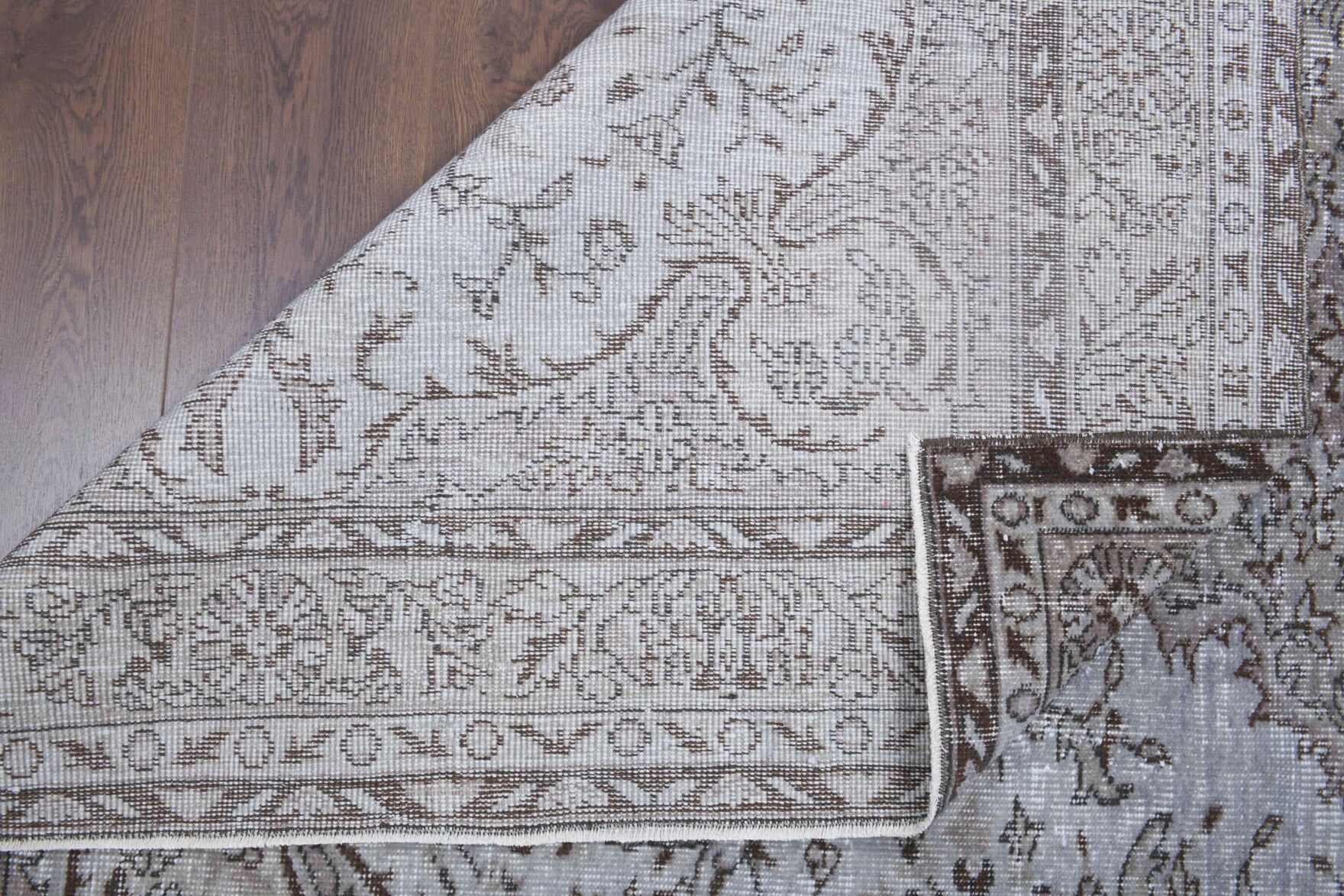 Servbahar rug: 1970s handmade Anatolian rug with oriental motifs and cotton backing