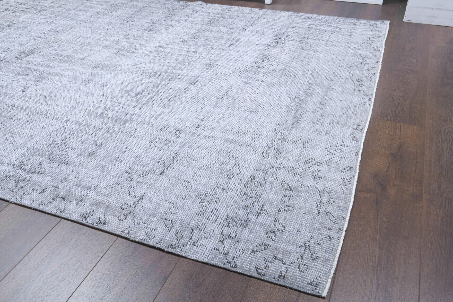 Handmade wool rug from Anatolia, Turkey – Vintage Area Anatolian Rug 1950s 6'4" x 8'6"