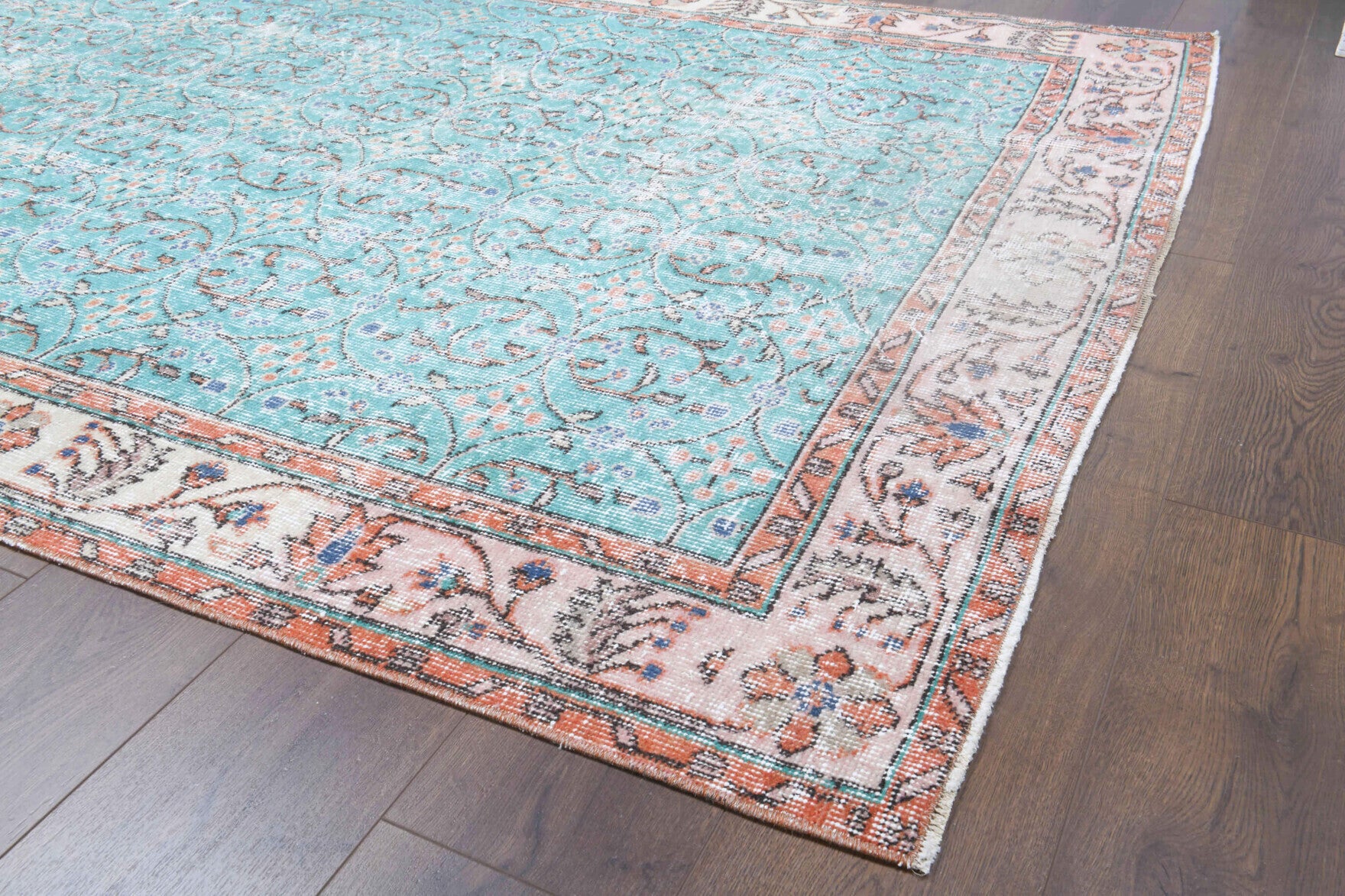 Selvisad rug: 1970s handmade Anatolian rug with bordered and floral motifs and cotton backing