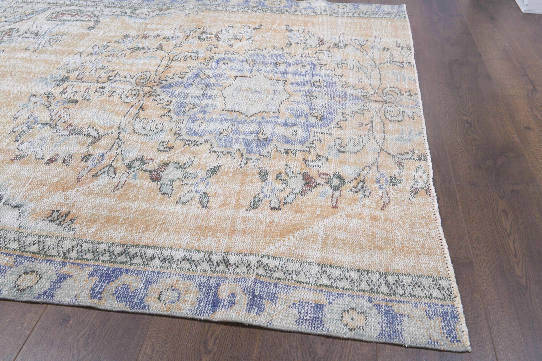 Selvidil rug: 1970s handmade Anatolian rug with oriental motifs and cotton backing