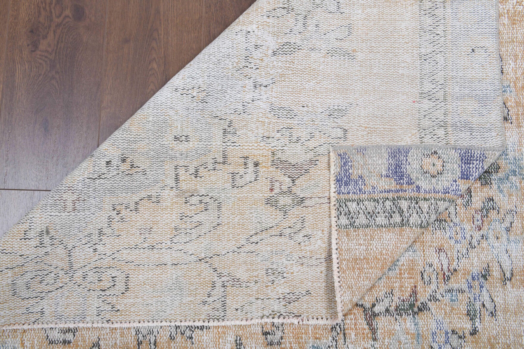Handmade wool rug from Anatolia, Turkey – Turkish Anatolain Vintage Area Rug 5'4" x 5'8"