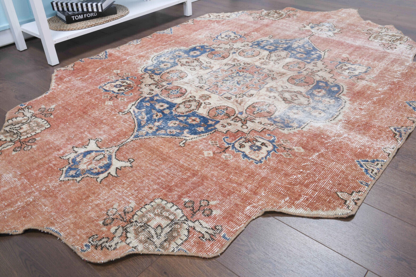 Selenpeyker rug: 1970s handmade Anatolian rug with oriental motifs and cotton backing