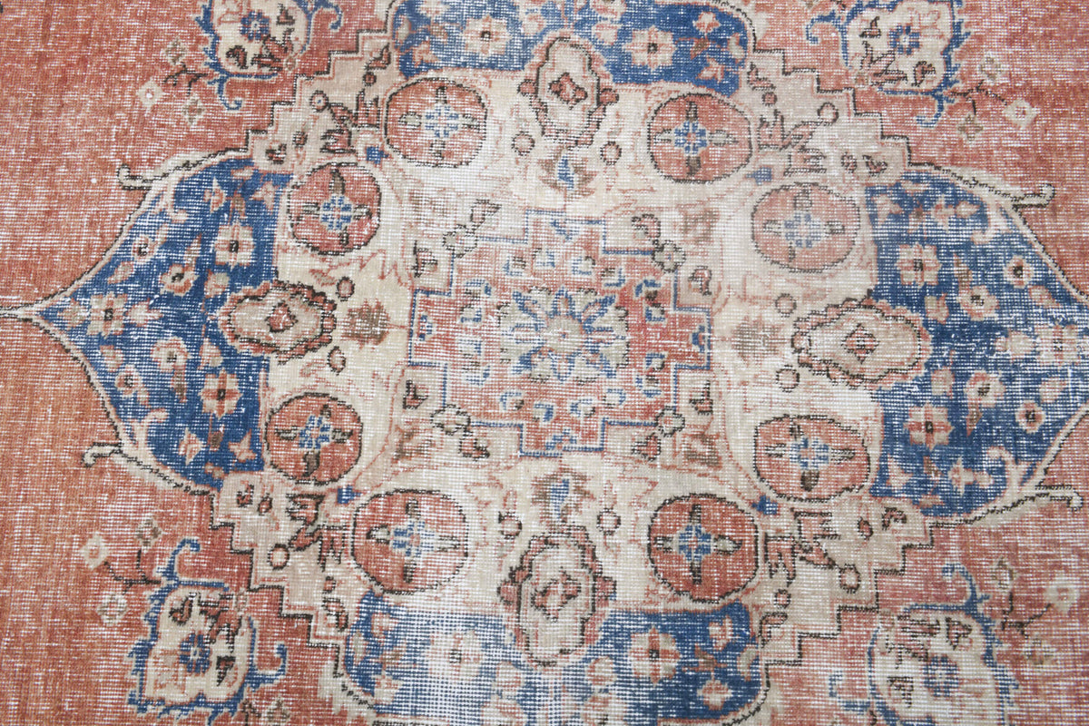 Authentic Anatolian vintage area rug (1970s) with oriental design – one-of-a-kind at Fame Rugs