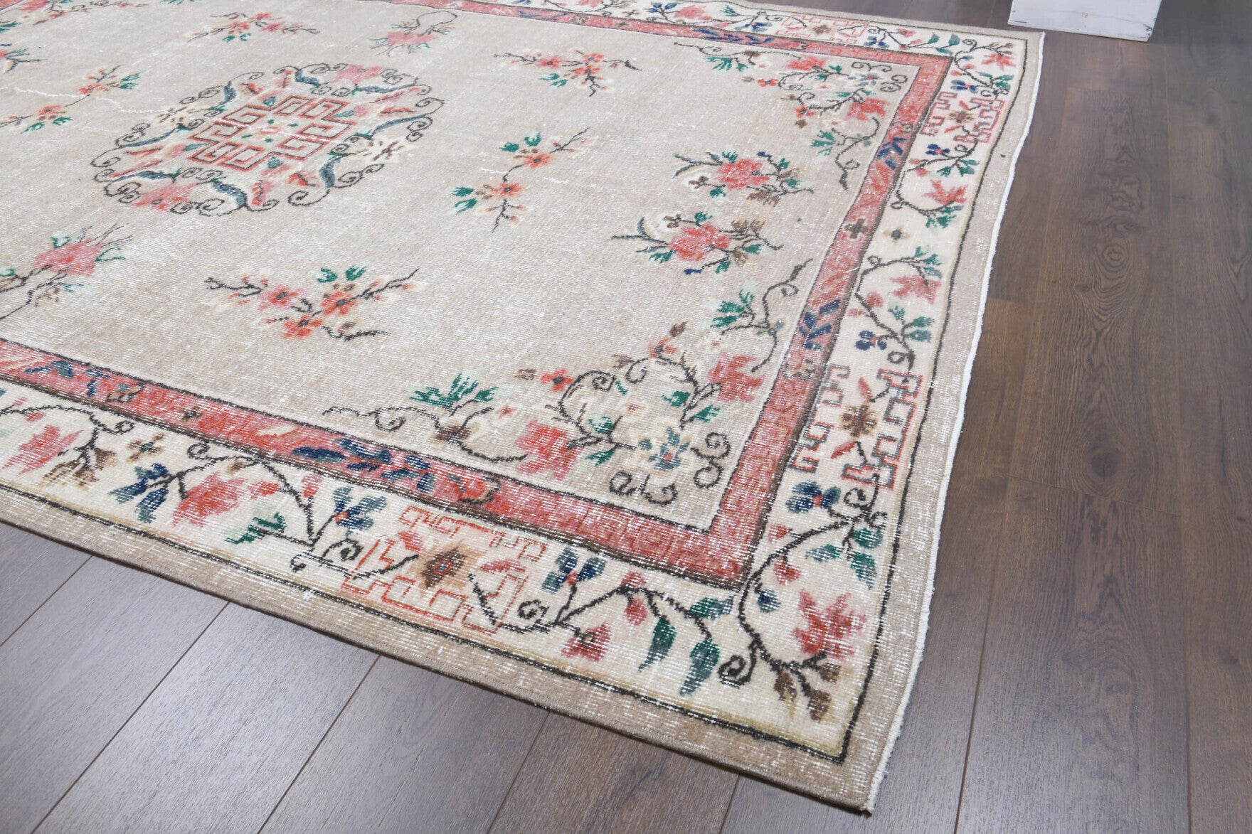 Handmade wool rug from Anatolia, Turkey – Oriental Vintage Oushak Area Rug 6'4" x 9'2"