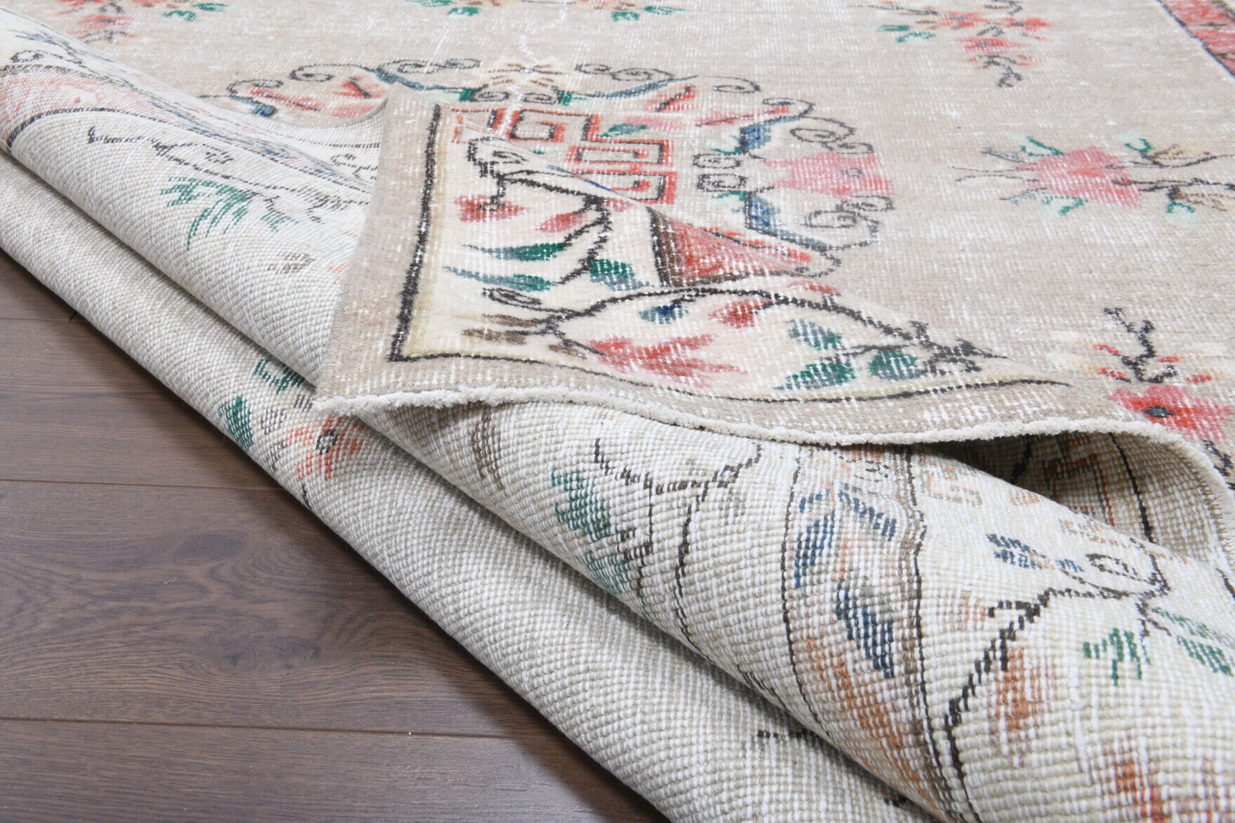 Hand-crafted Anatolian vintage rug Saffet in wool, 1970s
