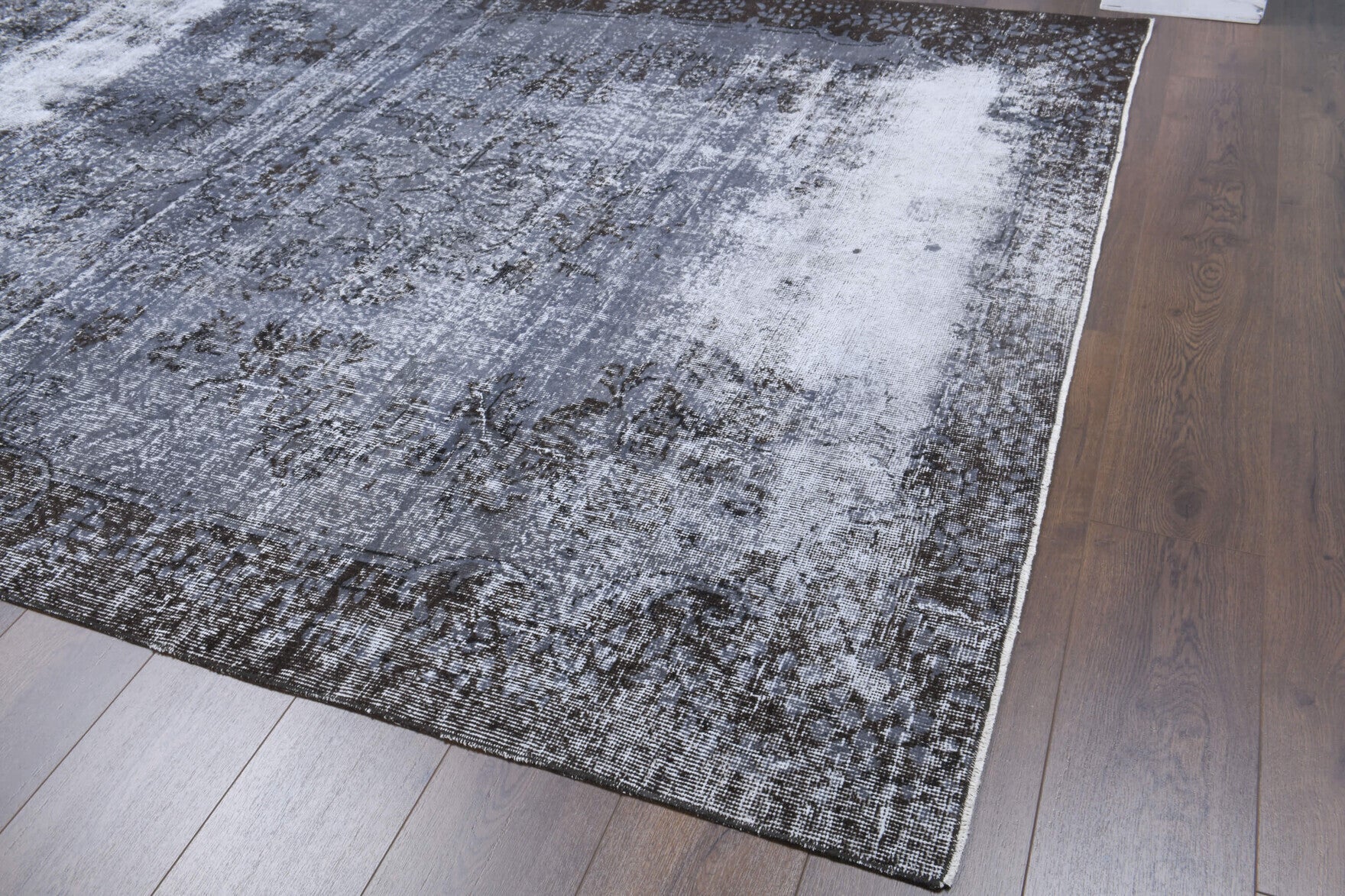 Sadberkefruz rug: 1970s handmade Anatolian rug with oriental motifs and cotton backing